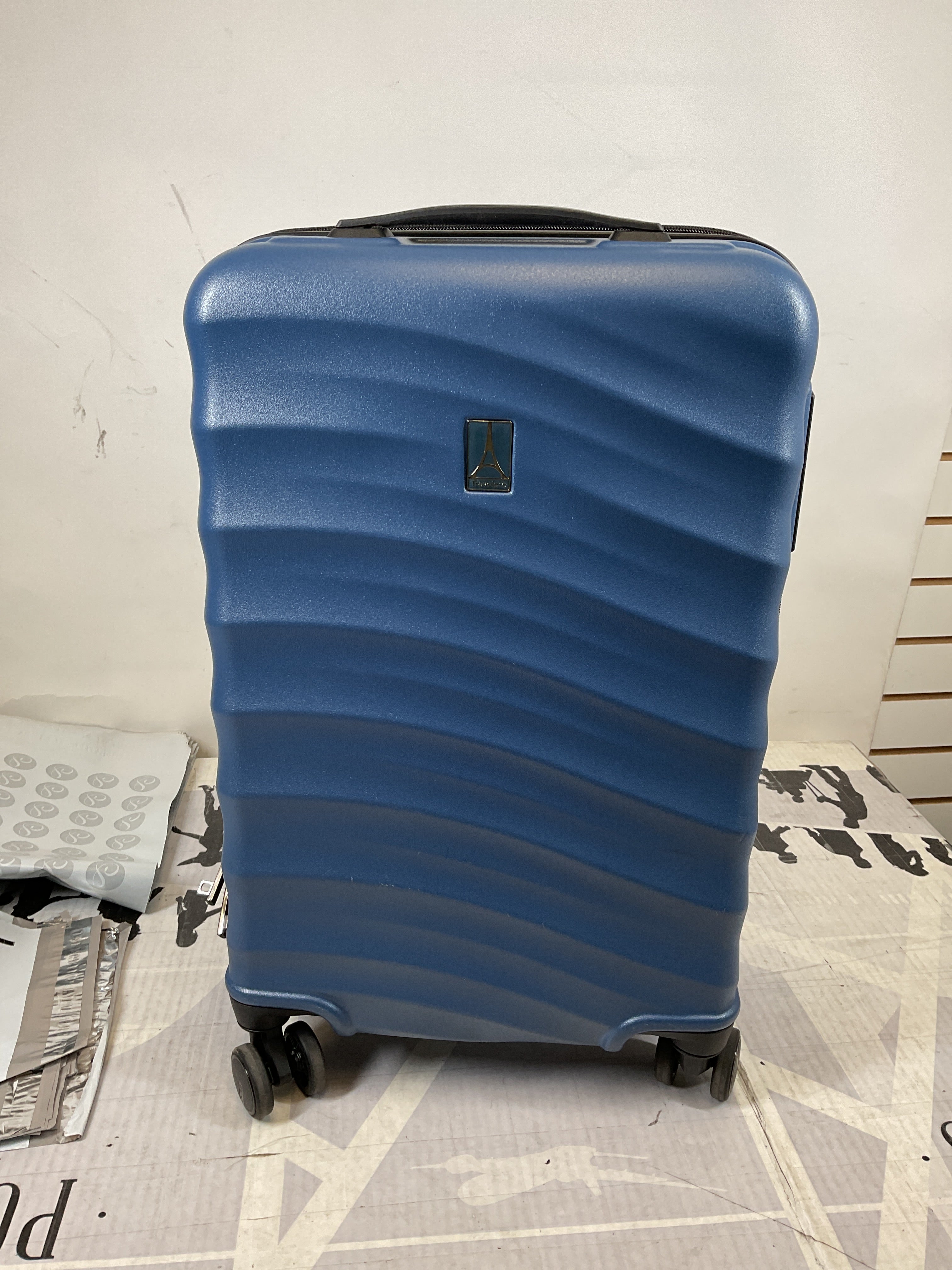 Travelpro Maxlite Air V2 Hardside Expandable Luggage, 8 Spinner Wheels, Lightweight Hard Shell Suitcase, TSA lock ( Ensign Blue , Carry On 21-Inch ) Ensign Blue Carry On 21 Inch U8