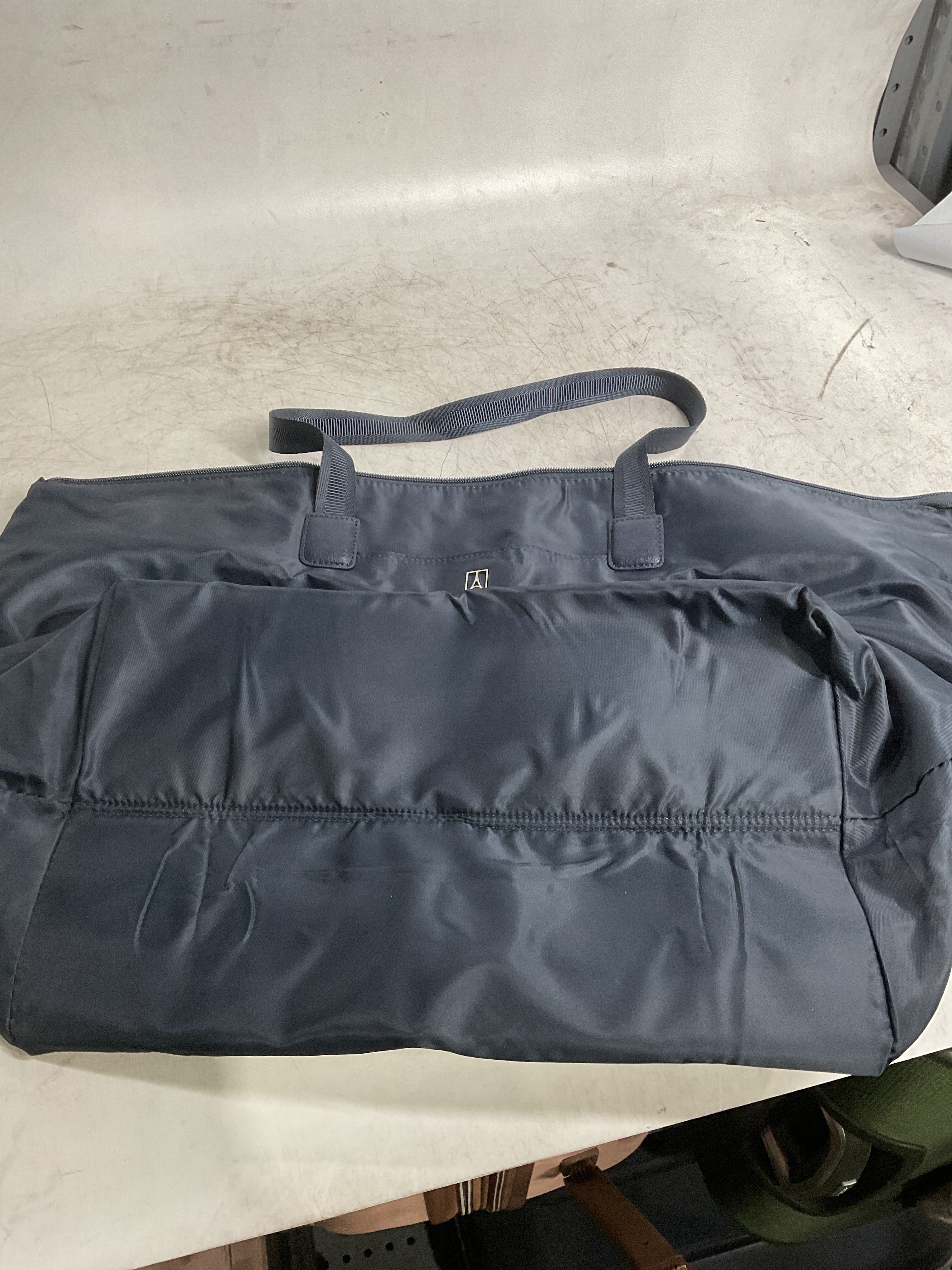 Travelpro Essentials Foldable Tote ( Navy , One Size ) Navy One Size U4