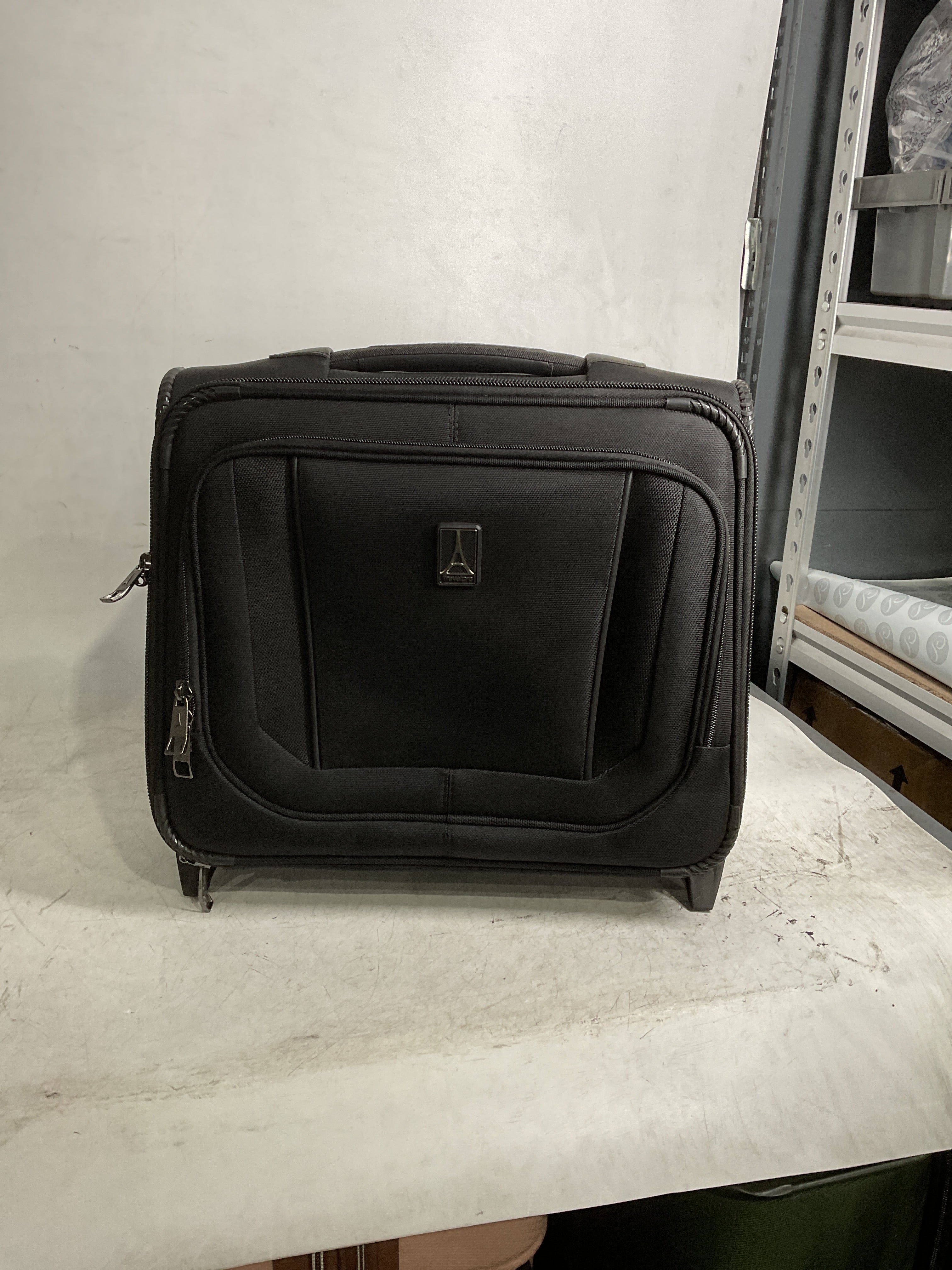 Travelpro Crew Versapack Carry-on 2 Wheel Upright Rolling Tote, 14-Inch Laptop or Tablet Pocket, Men and Women, Jet Black, 16.5-Inch ( Jet Black , One Size ) Jet Black One Size U2