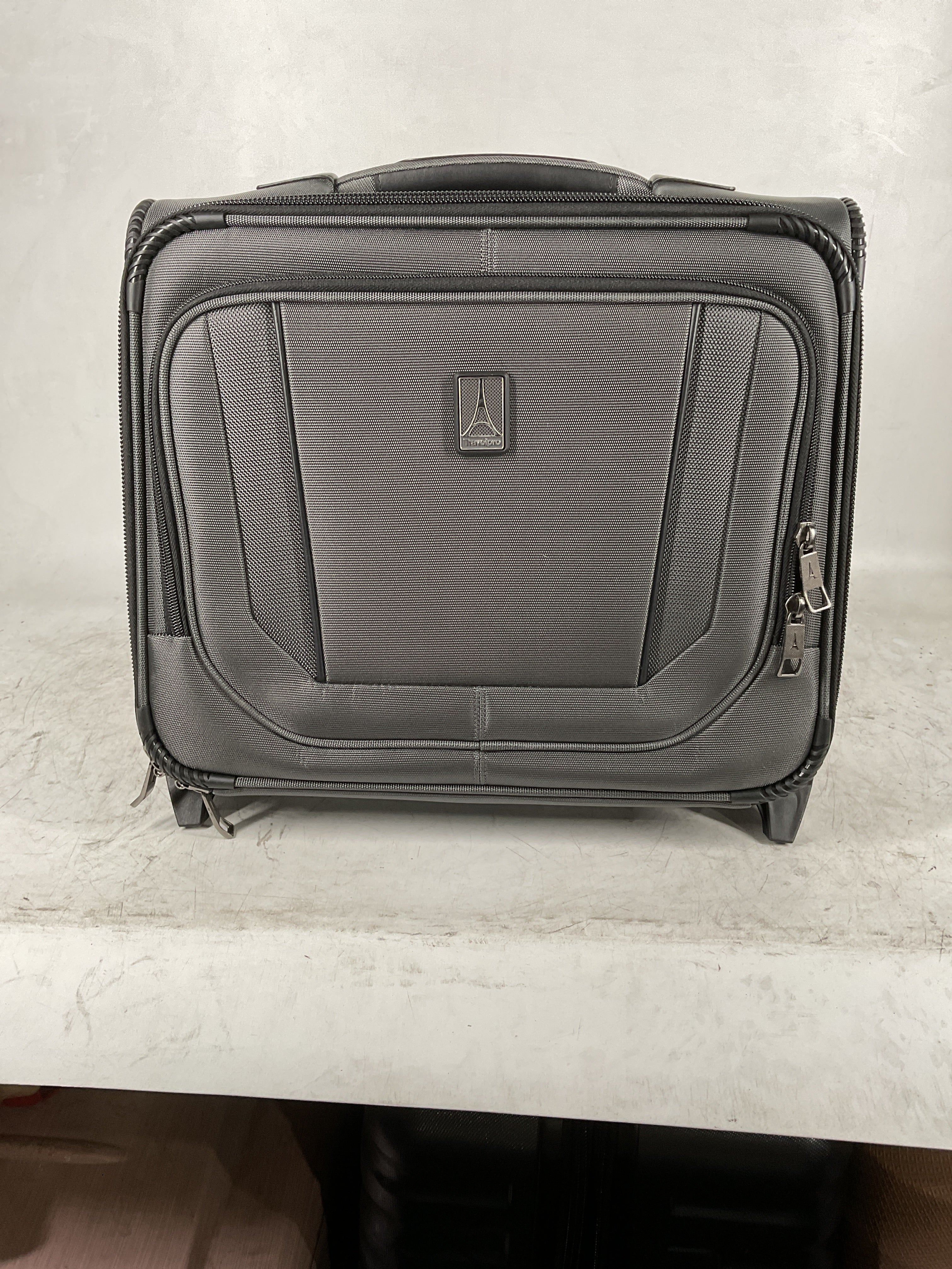 Travelpro Crew Versapack Carry-on 2 Wheel Upright Rolling Tote, 14-Inch Laptop or Tablet Pocket, Men and Women, Jet Black, 16.5-Inch ( Titanium Grey , One Size ) Titanium Grey One Size U1