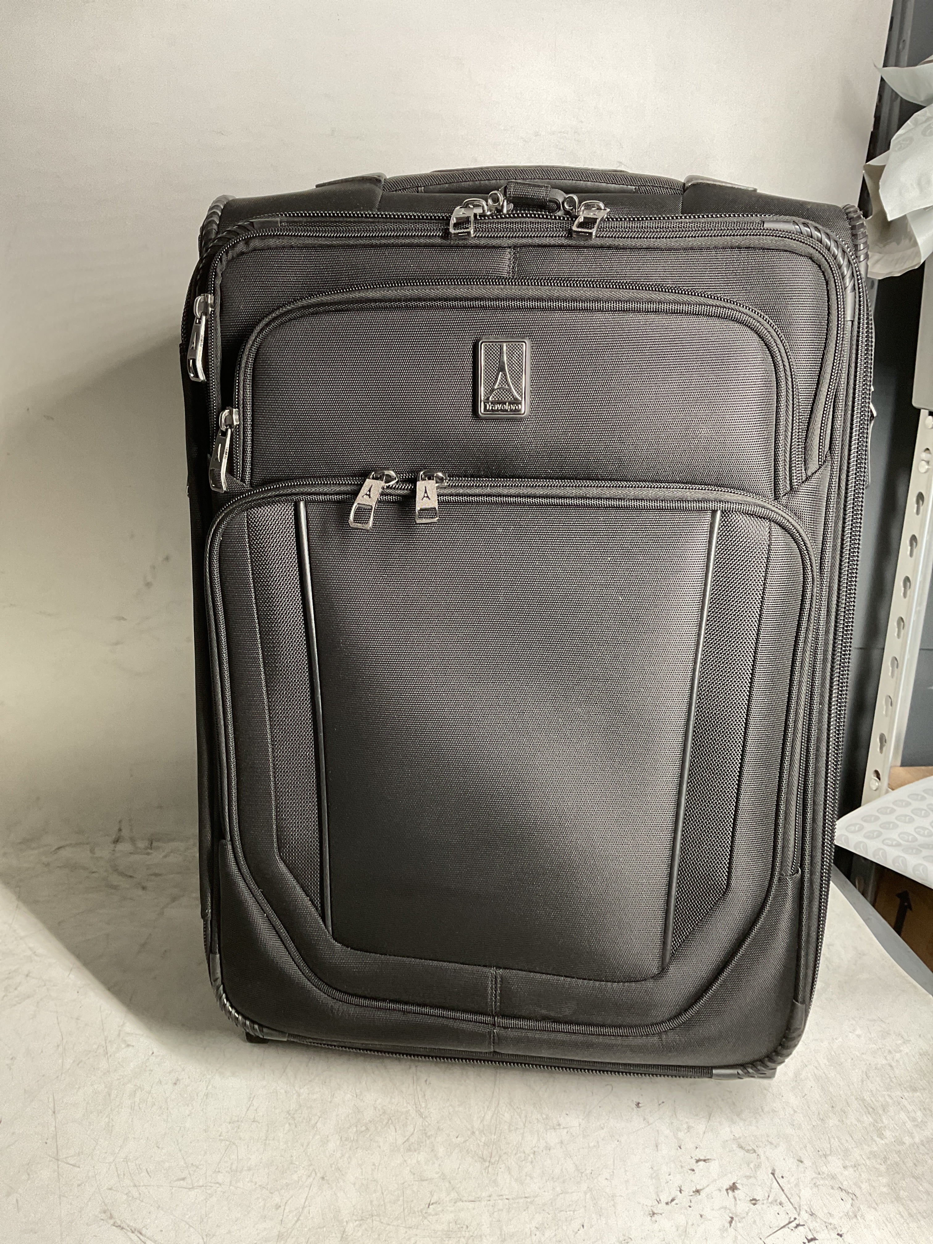 Travelpro Crew Versapack Max Carry-On Exp Rollaboard ( Jet Black , Carry-On 21-Inch ) Jet Black Carry On 21 Inch U7