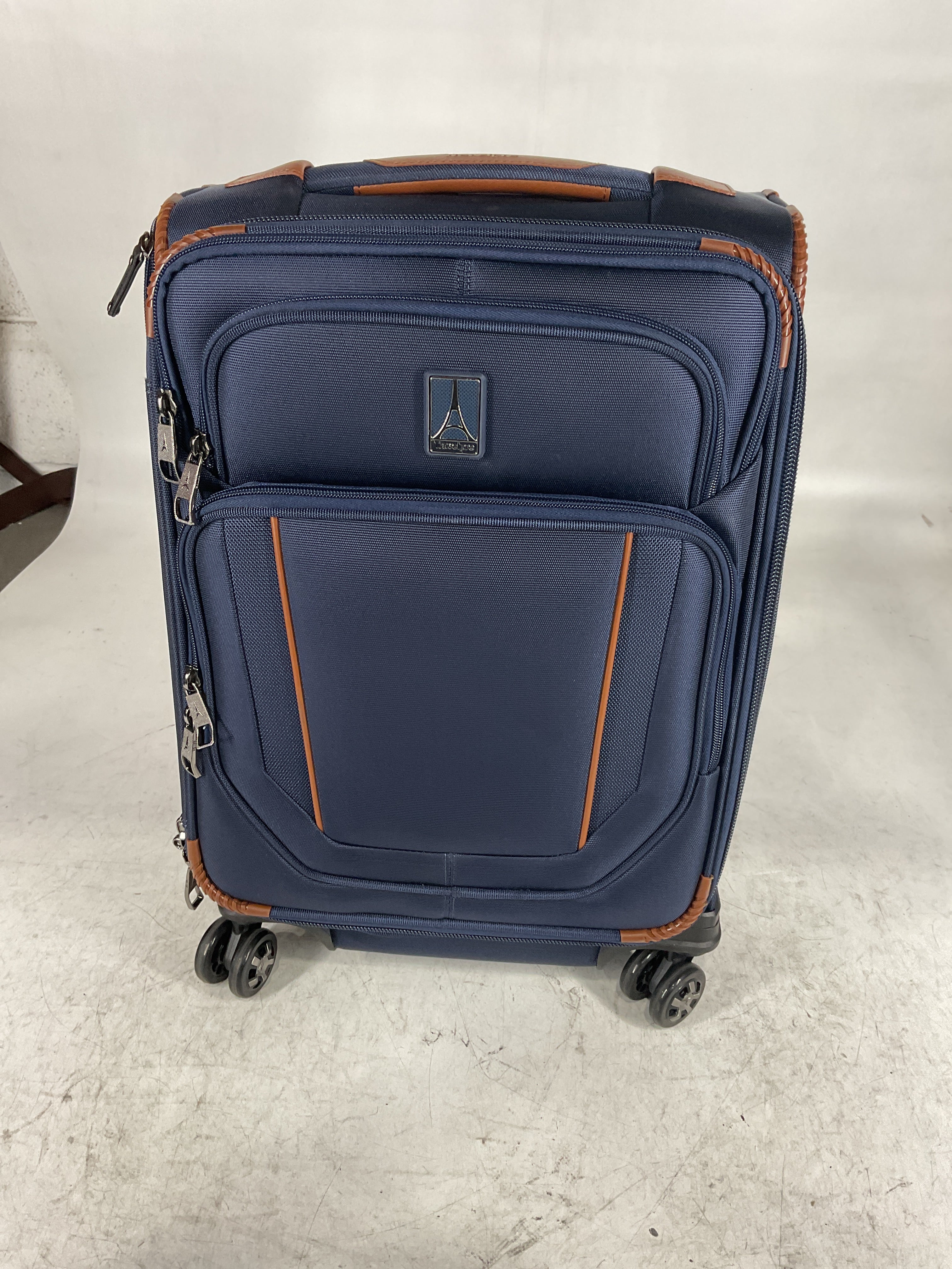 Travelpro Crew Versapack Softside Expandable Spinner Wheel Luggage U2