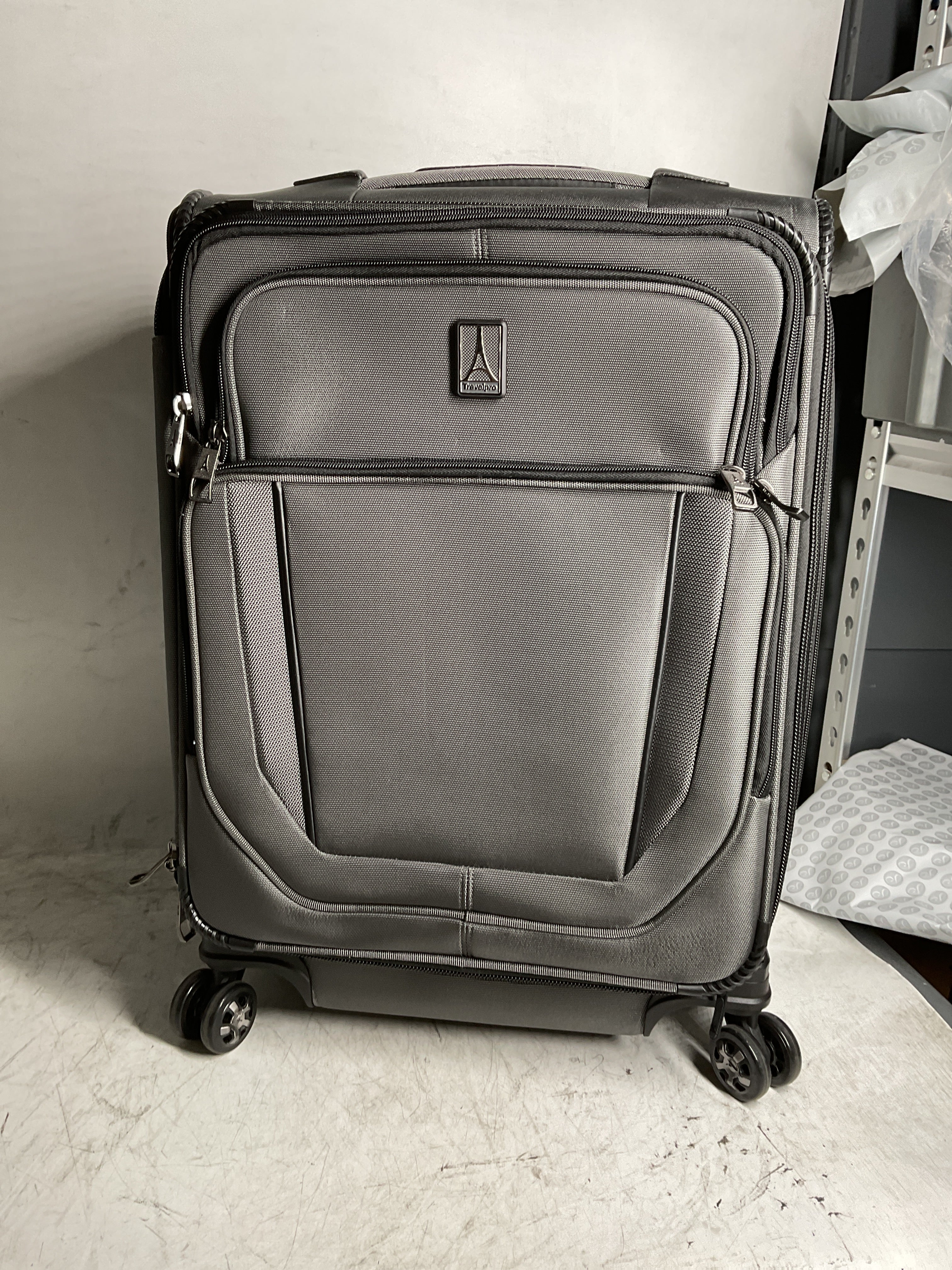 Travelpro Crew Versapack Softside Expandable Spinner Wheel Luggage ( Titanium Grey , Carry-On 21-Inch ) Titanium Grey Carry On 21 Inch U3