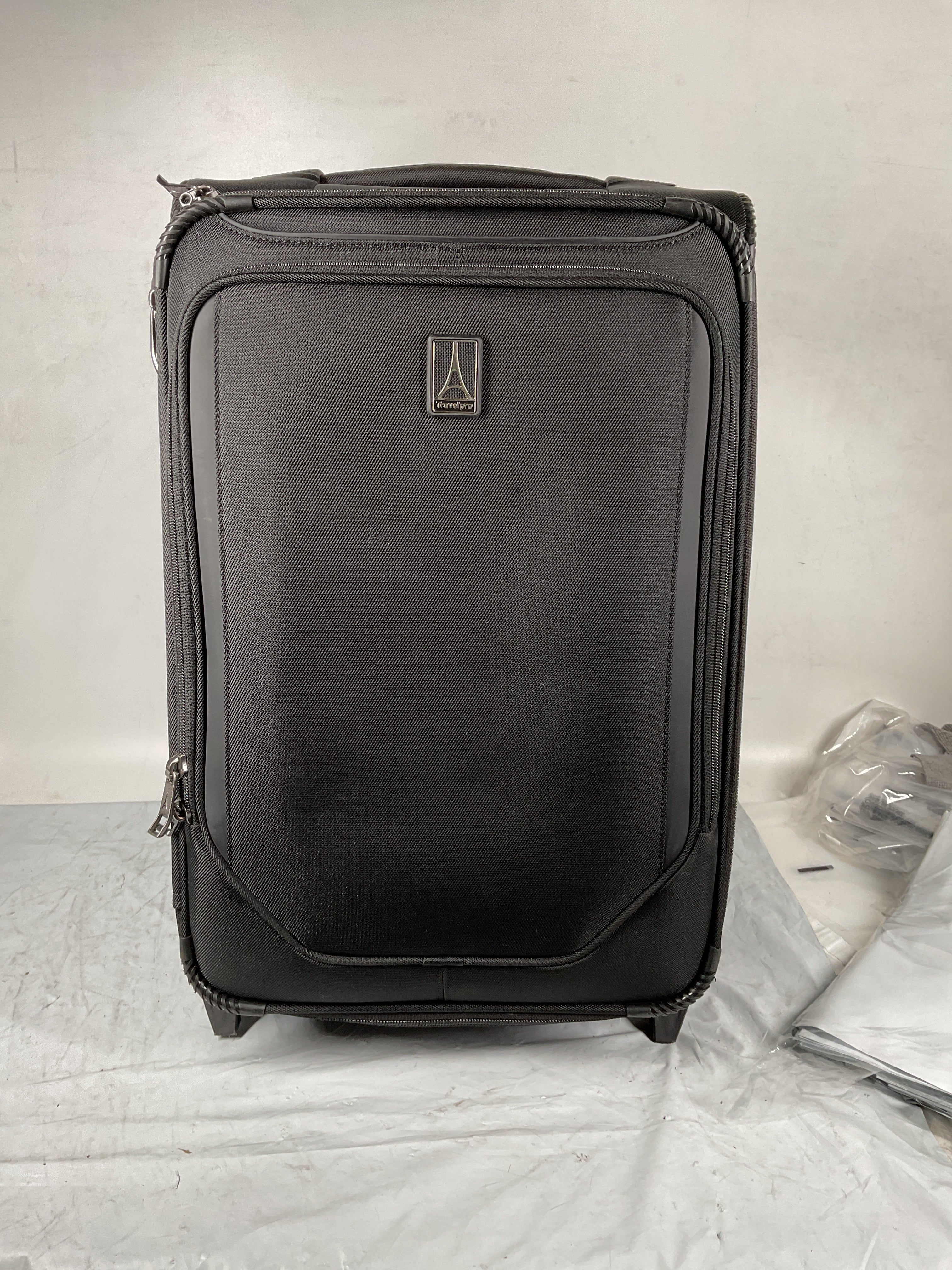 Travelpro Crew Classic Lightweight Softside Expandable Luggage, 2 Wheel Upright Rollaboard Suitcase, Men and Women ( Black , Carry-On ) Black Carry On U2