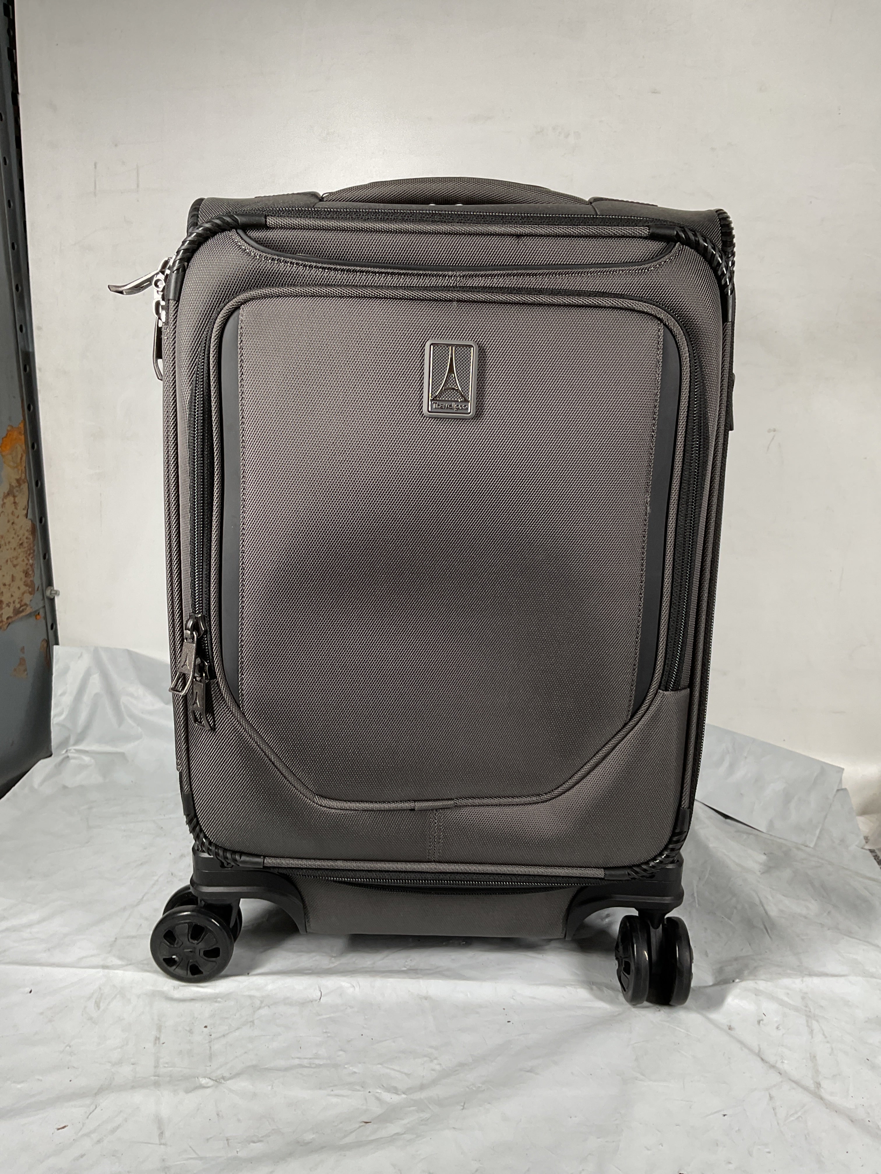 Travelpro Crew Classic Lightweight Softside Expandable Luggage, 2 Wheel Upright Rollaboard Suitcase, Men and Women ( Titanium Grey , Carry On 21-Inch ) Titanium Grey Carry On 21 Inch U10