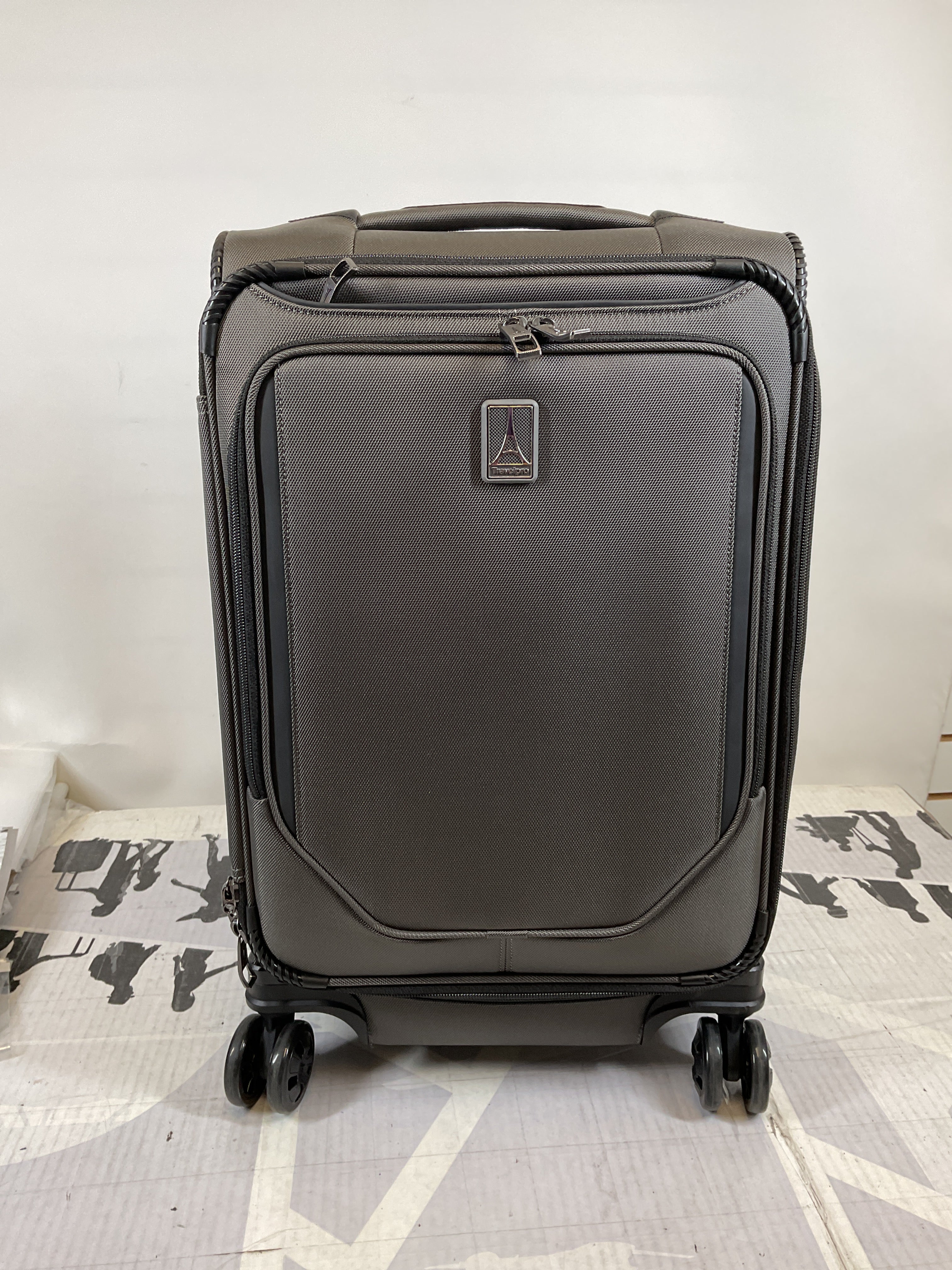Travelpro Crew Classic Lightweight Softside Expandable Luggage, 2 Wheel Upright Rollaboard Suitcase, Men and Women ( Titanium Grey , Carry On 21-Inch ) Titanium Grey Carry On 21 Inch U11