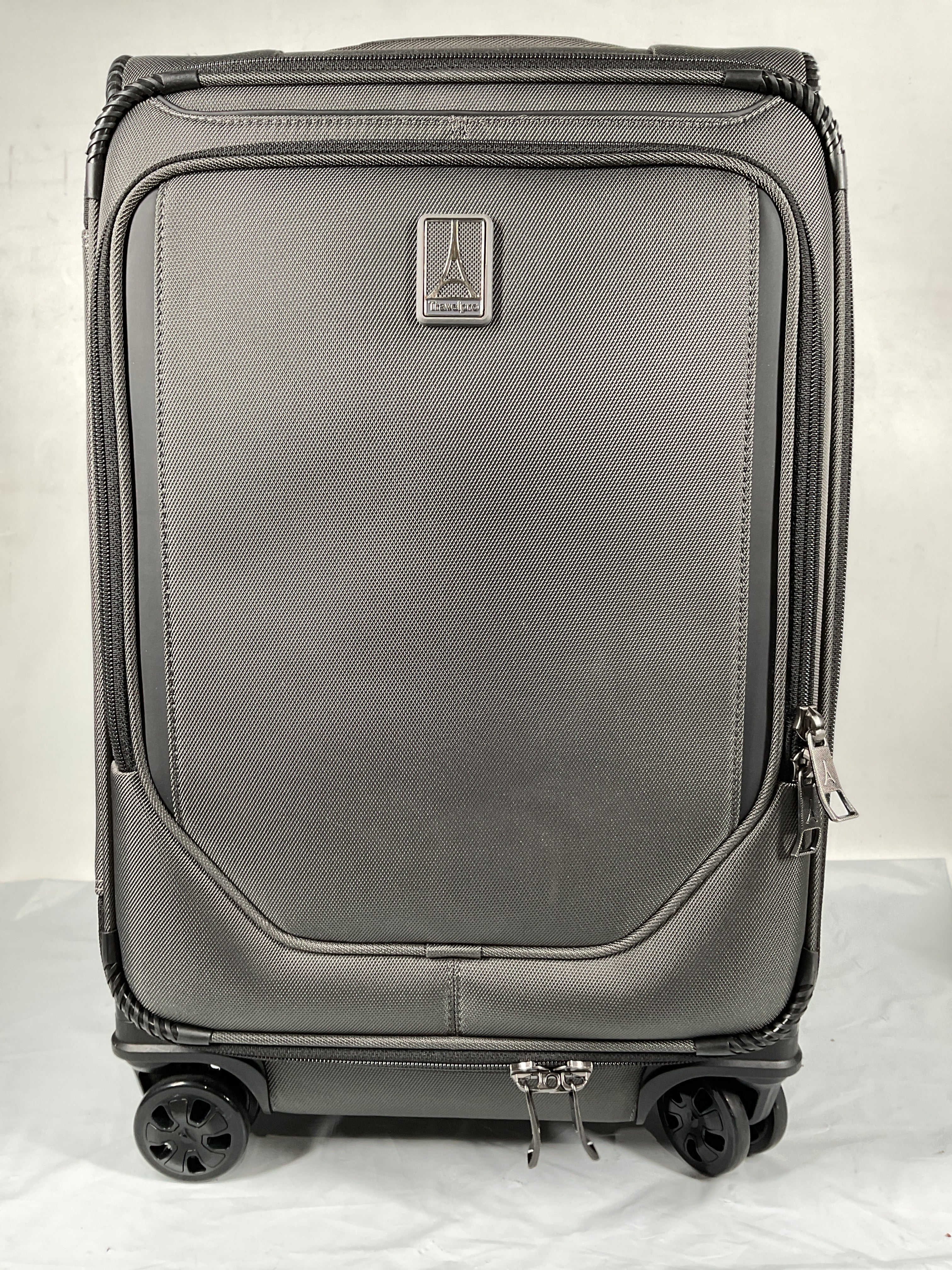 Travelpro Crew Classic Lightweight Softside Expandable Luggage, 2 Wheel Upright Rollaboard Suitcase, Men and Women ( Titanium Grey , Carry On 21-Inch ) Titanium Grey Carry On 21 Inch U8