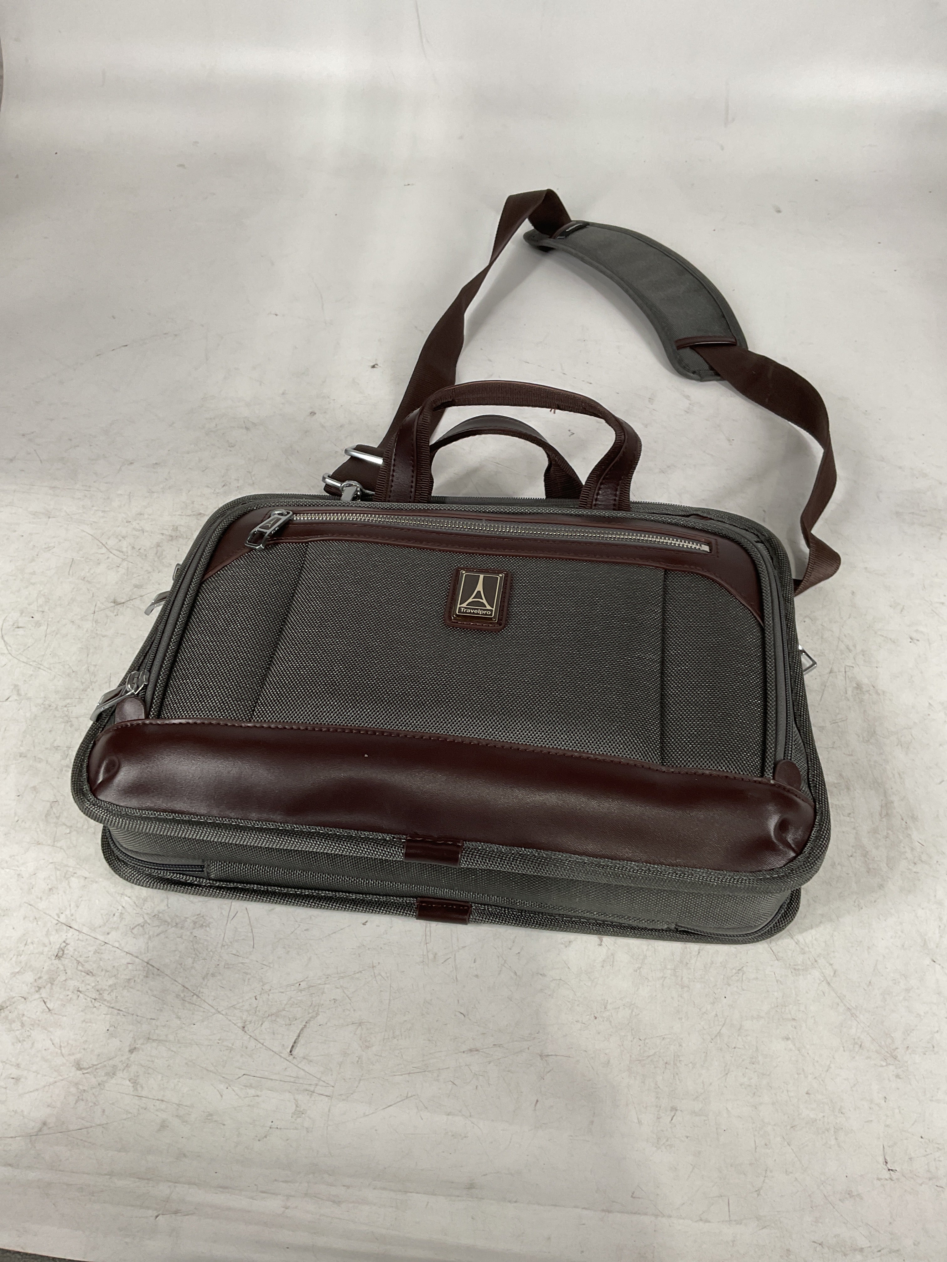 Travelpro Platinum Elite Slim Business Laptop Briefcase, Fits up to 15.6 Inch Laptop, Work School Travel, Men and Women U1