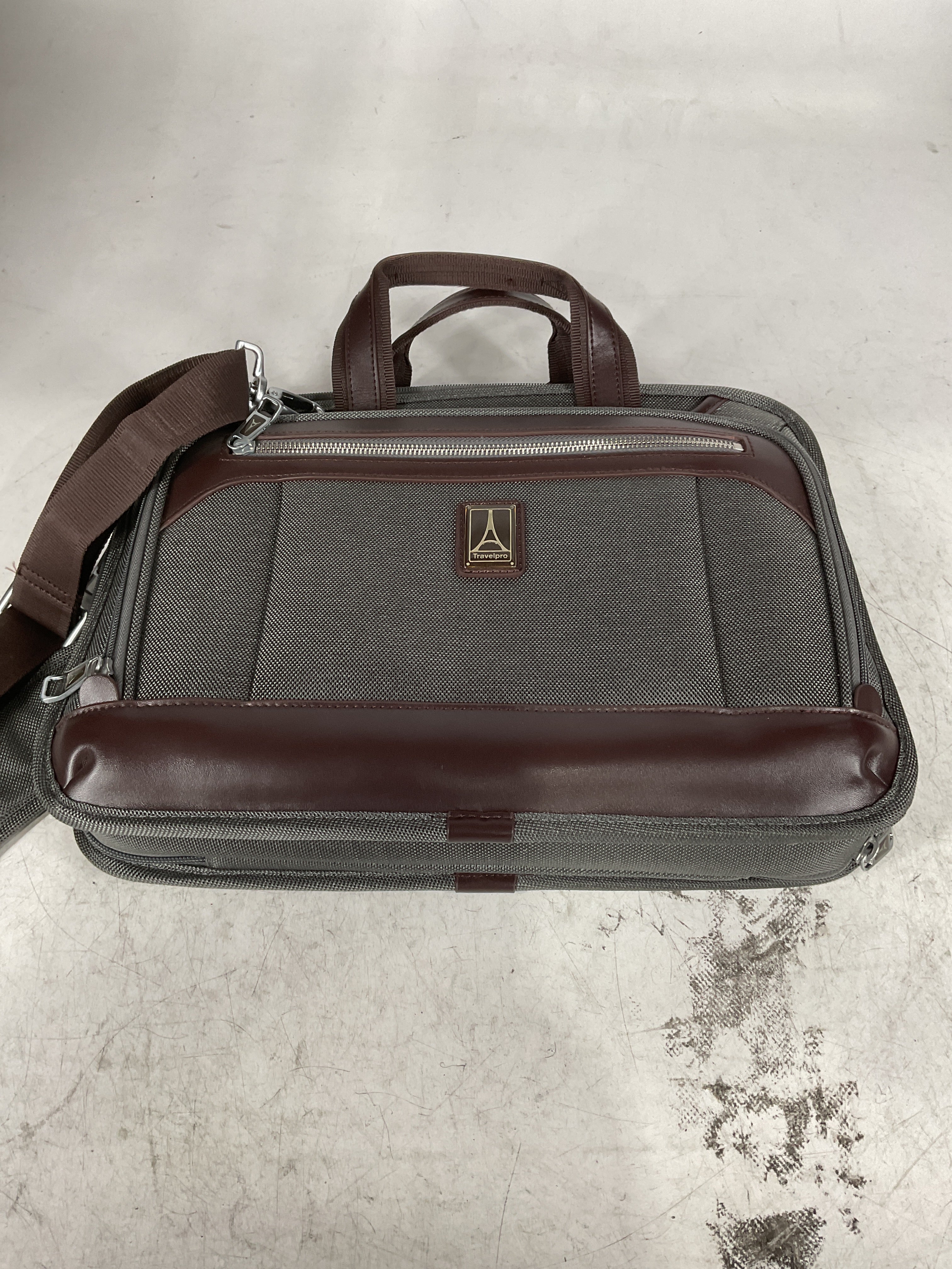 Travelpro Platinum Elite Slim Business Laptop Briefcase, Fits up to 15.6 Inch Laptop, Work School Travel, Men and Women U2