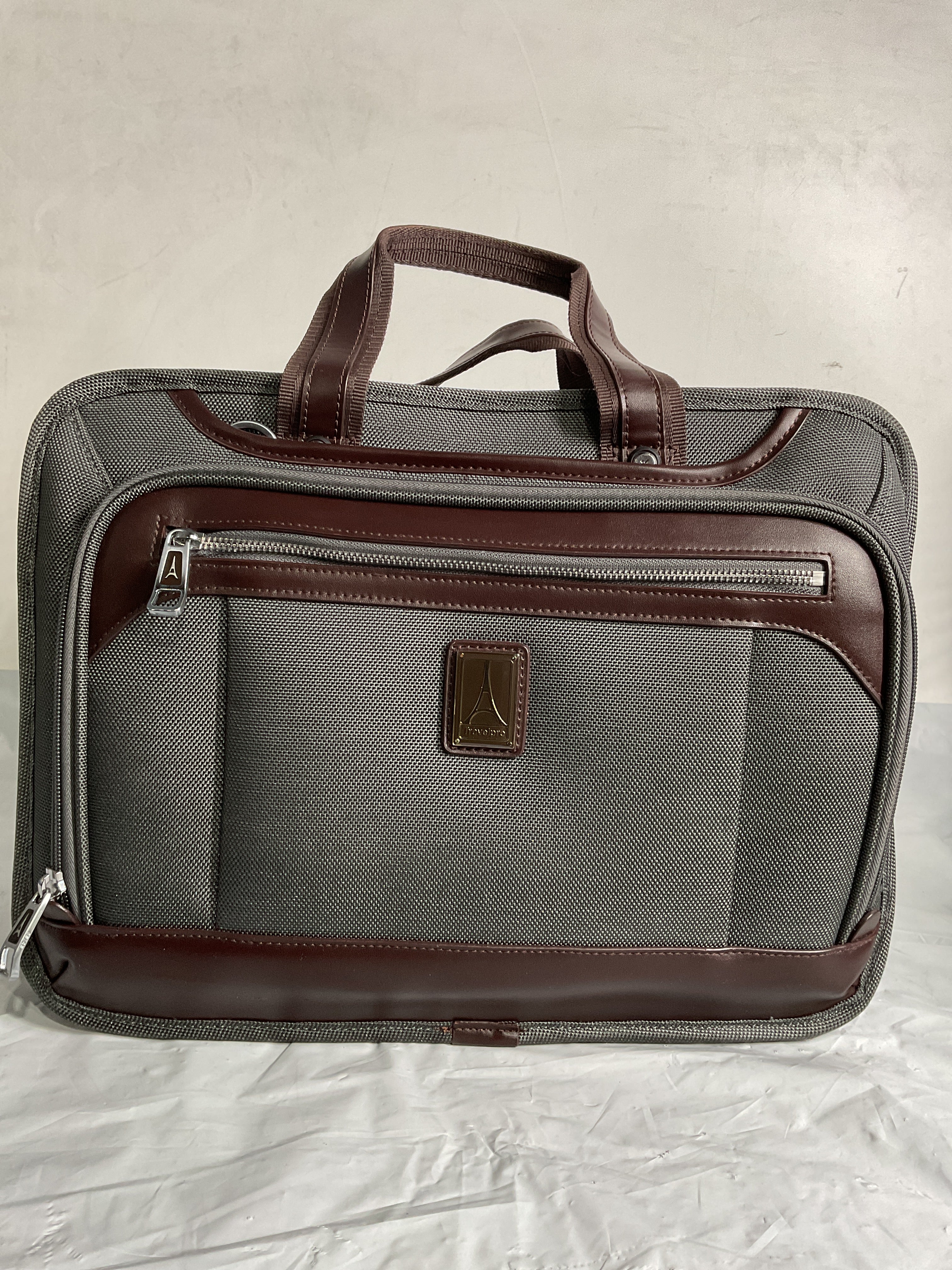 Travelpro Platinum Elite Expandable Business Laptop Briefcase, Fits up to 15.6 Laptop, Work School Travel, Men and Women ( Vintage Grey , 16-Inch ) Vintage Grey 16 Inch U2
