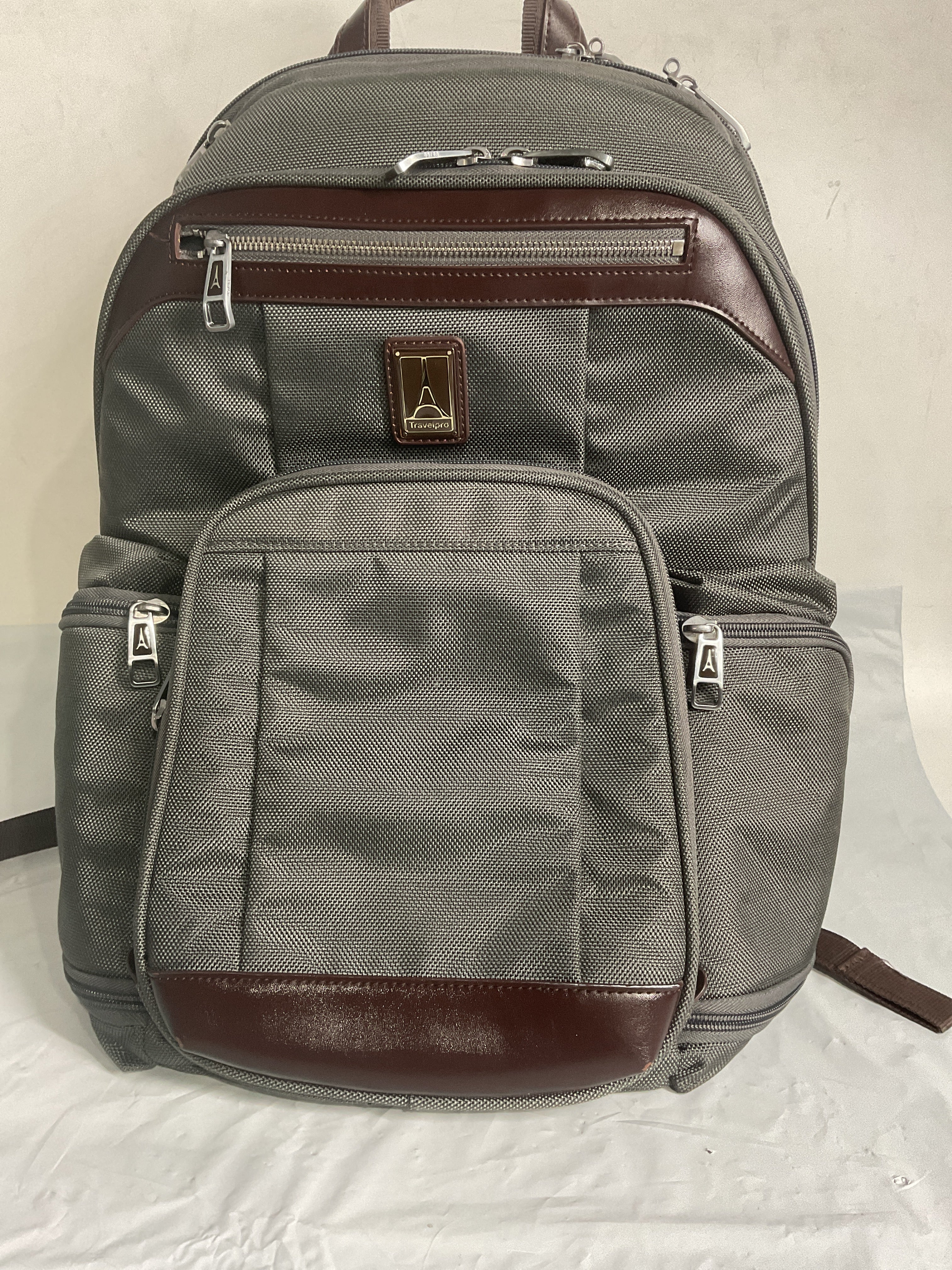 Travelpro Platinum Elite Business Laptop Backpack, Fits up to 17.5 Inch Laptop, Work School Travel, Men and Women ( Vintage Grey , 17.5-Inch ) Vintage Grey 17 5 Inch U3