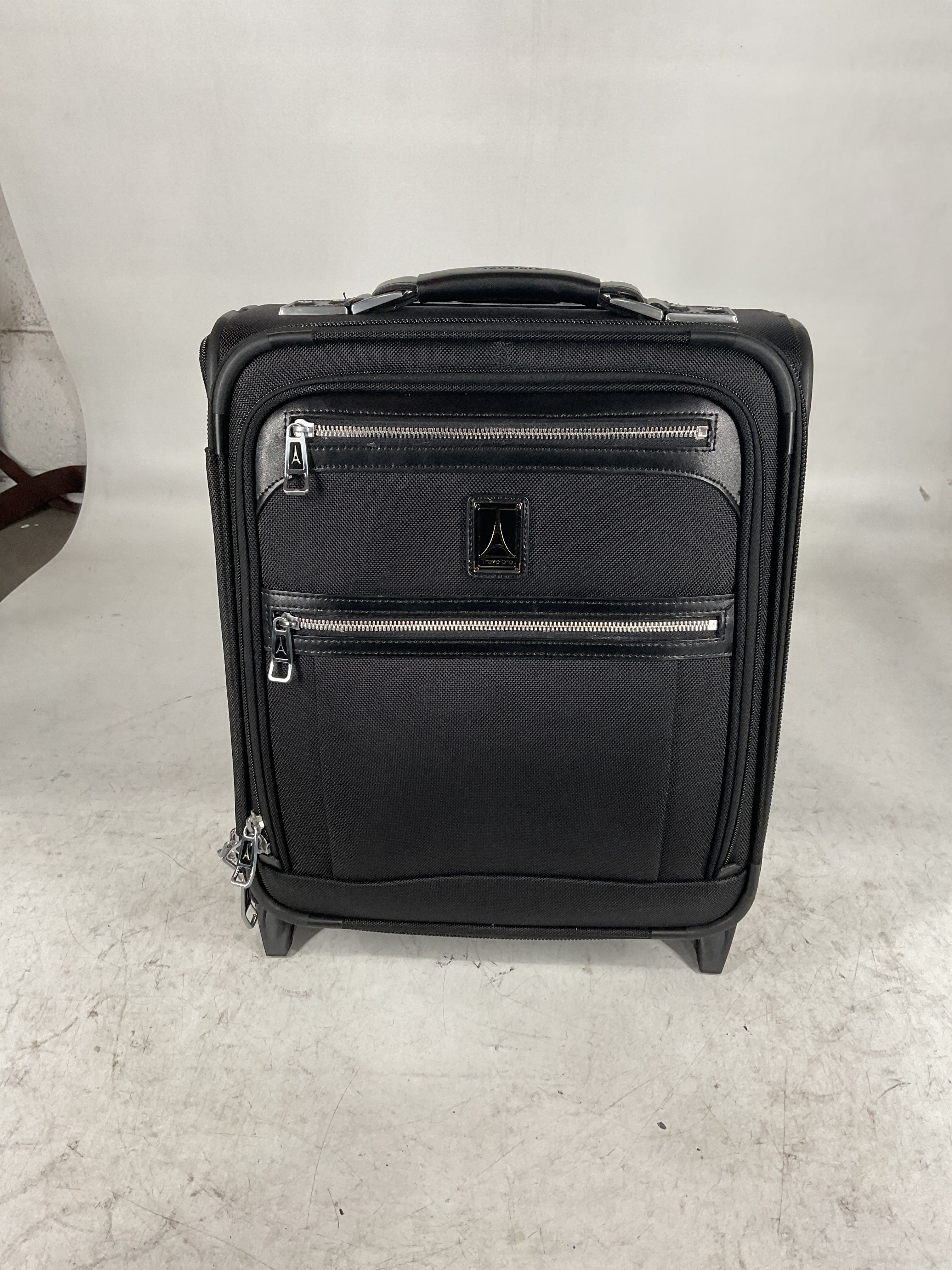 Travelpro Platinum Elite Softside Expandable Luggage, 2 Wheel Upright Suitcase, USB Port, Men and Women U3