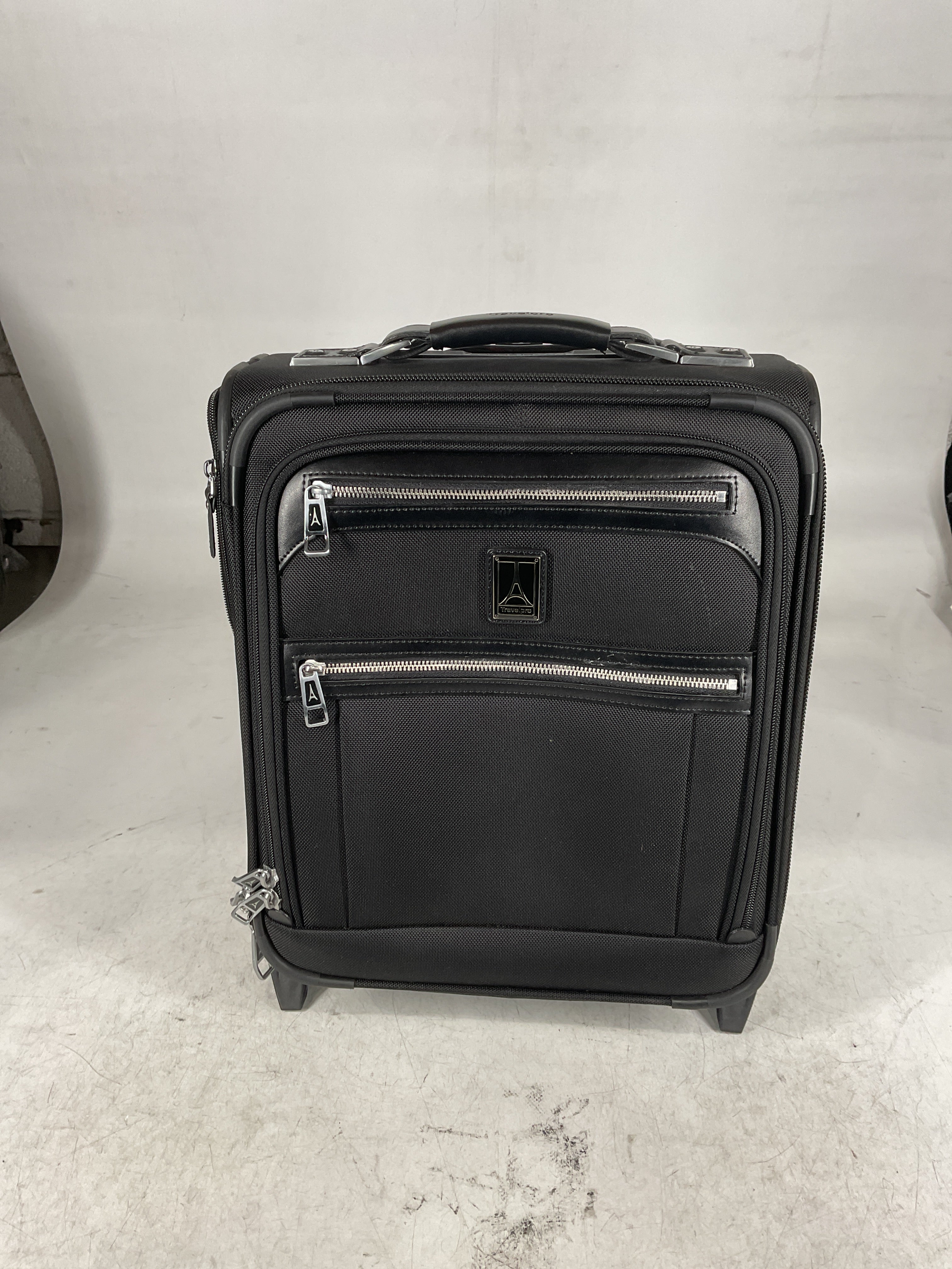 Travelpro Platinum Elite Softside Expandable Luggage, 2 Wheel Upright Suitcase, USB Port, Men and Women U6