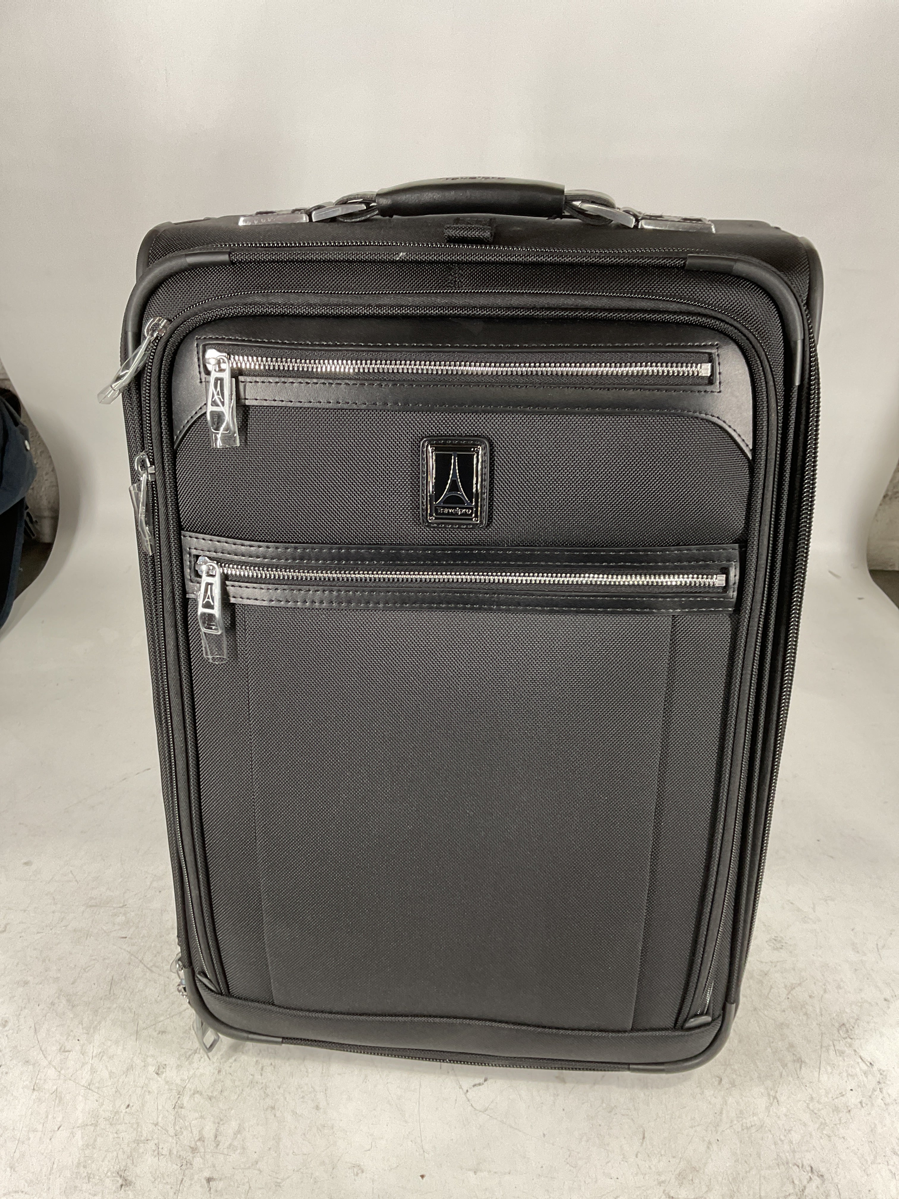 Travelpro Platinum Elite Softside Expandable Luggage, 2 Wheel Upright Suitcase, USB Port, Men and Women U4