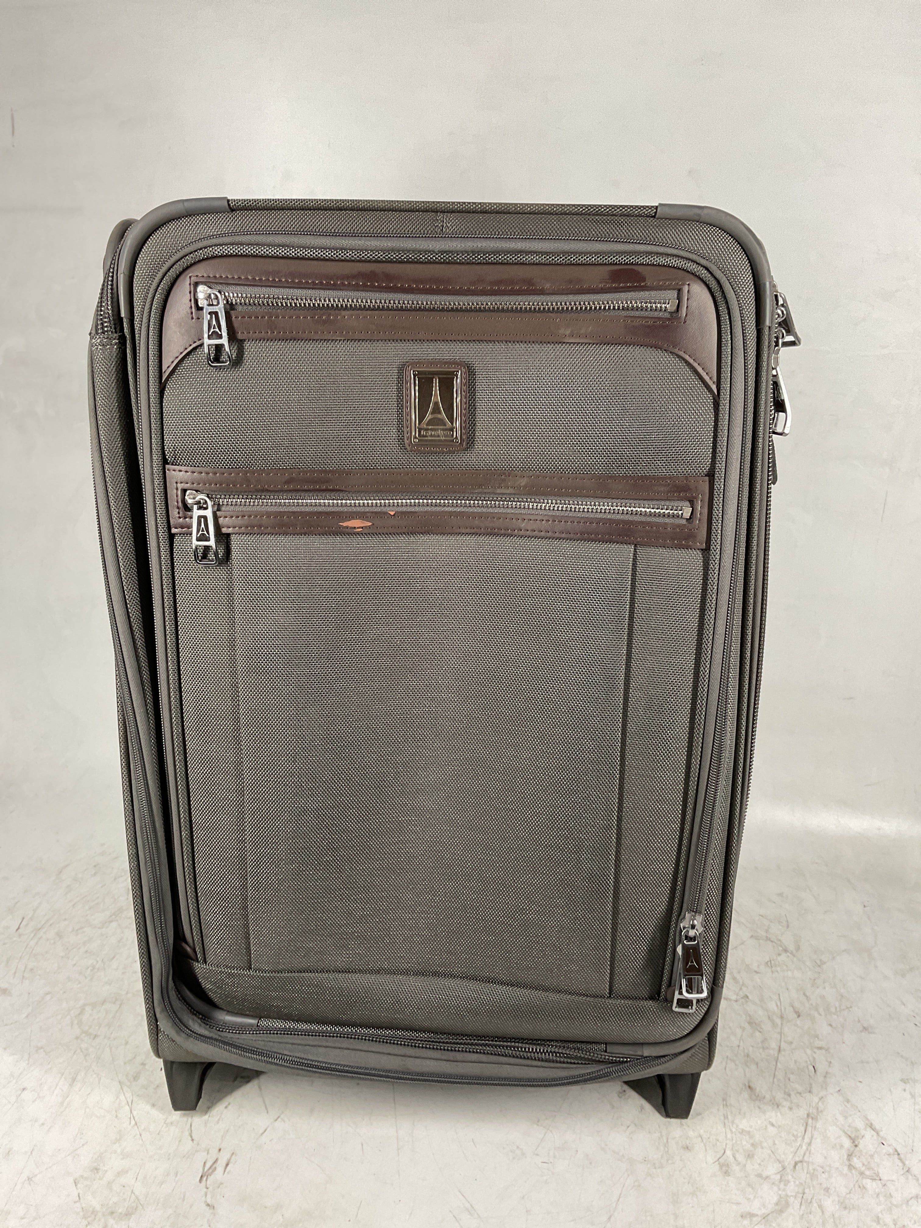 Travelpro Platinum Elite Softside Expandable Luggage, 2 Wheel Upright Suitcase, USB Port, Men and Women Vintage Grey Carry On 22 Inch U9