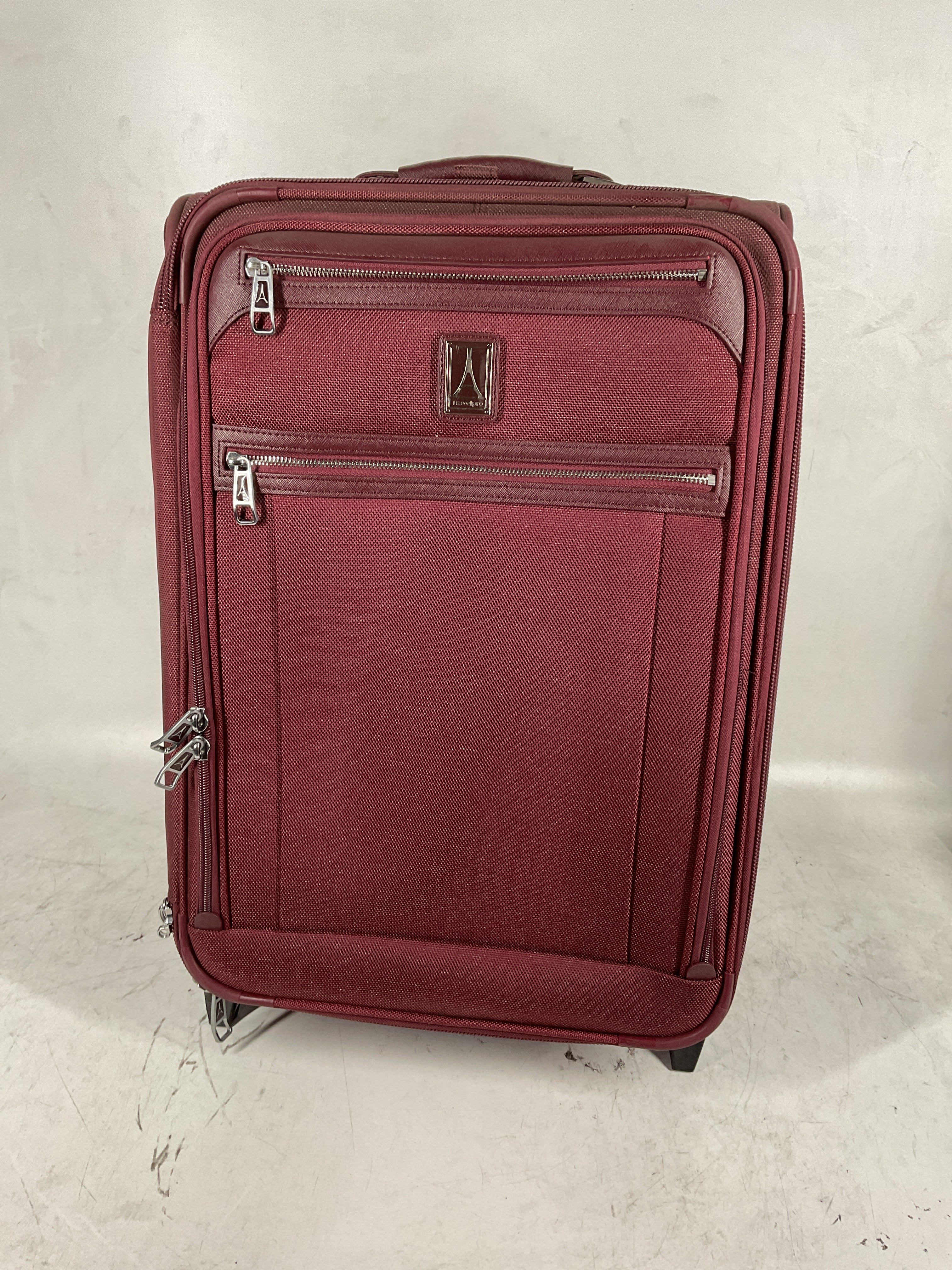 Travelpro Platinum Elite Softside Expandable Luggage, 2 Wheel Upright Suitcase, USB Port, Men and Women Bordeaux Carry On 22 Inch U8