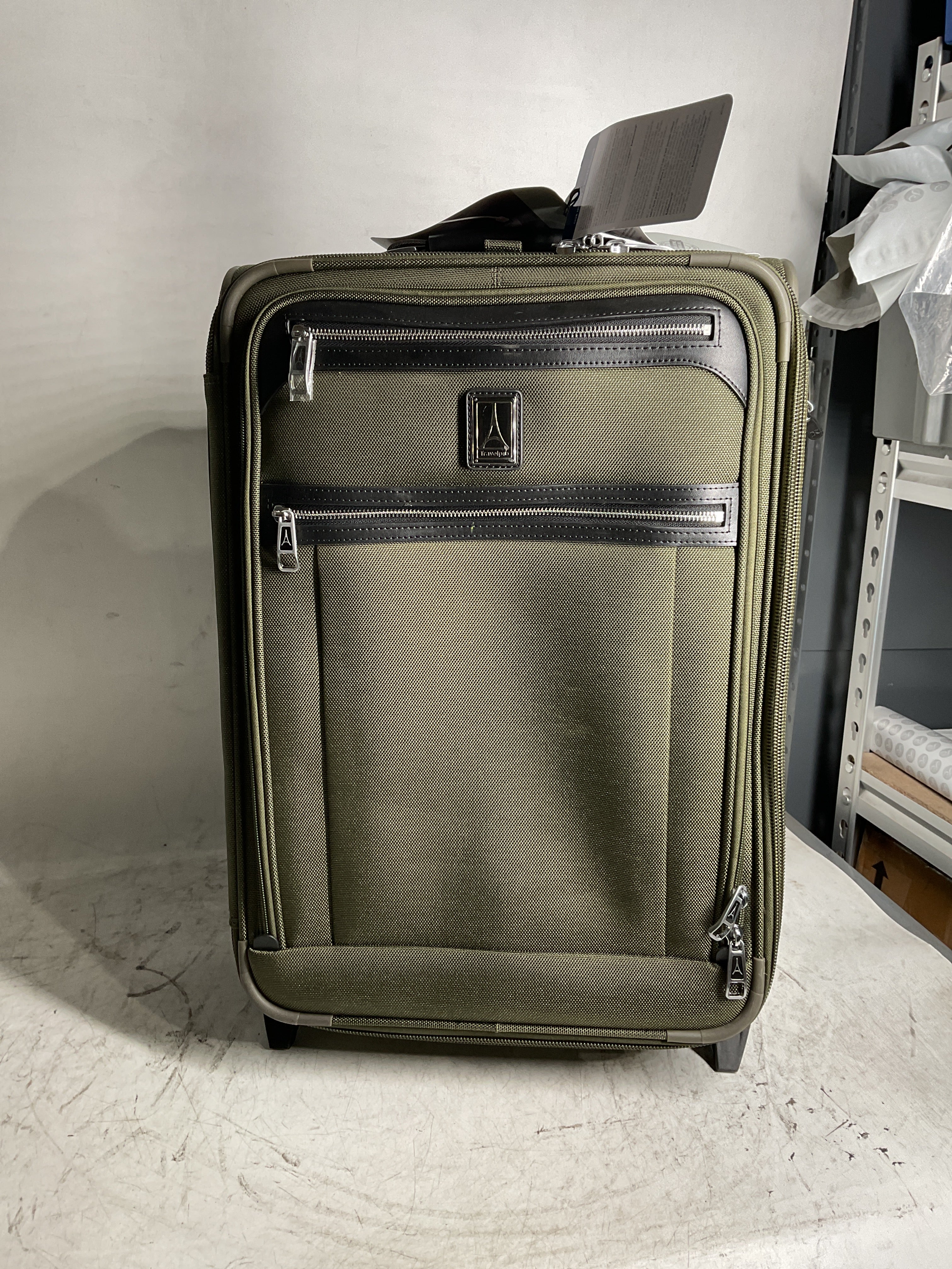 Travelpro Platinum Elite Softside Expandable Luggage, 2 Wheel Upright Suitcase, USB Port, Men and Women ( Pilot Green , Carry-On 22-Inch ) Pilot Green Carry On 22 Inch U2