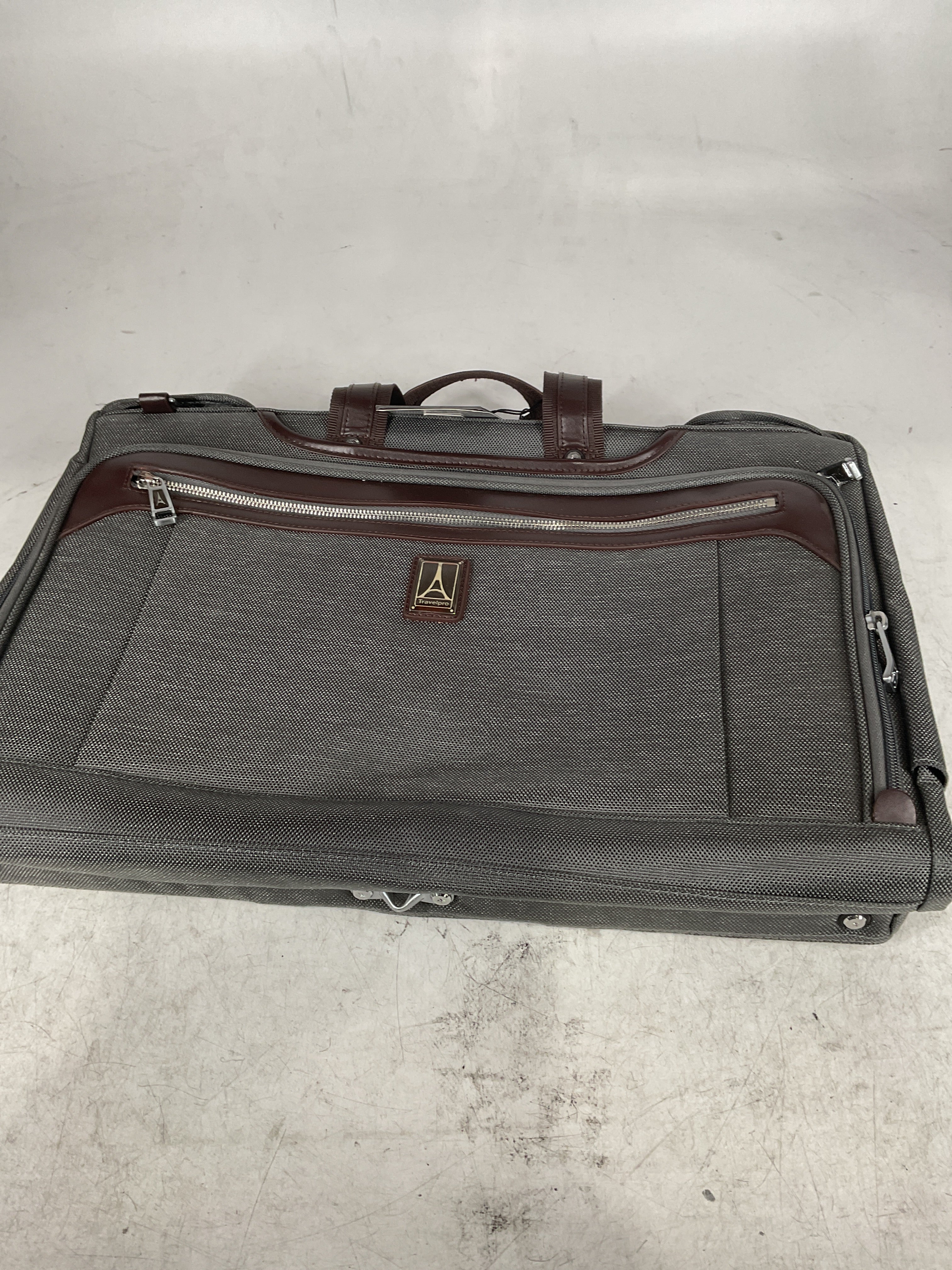Travelpro Platinum Elite Tri-Fold Carry-On Garment Bag, Men and Women U1