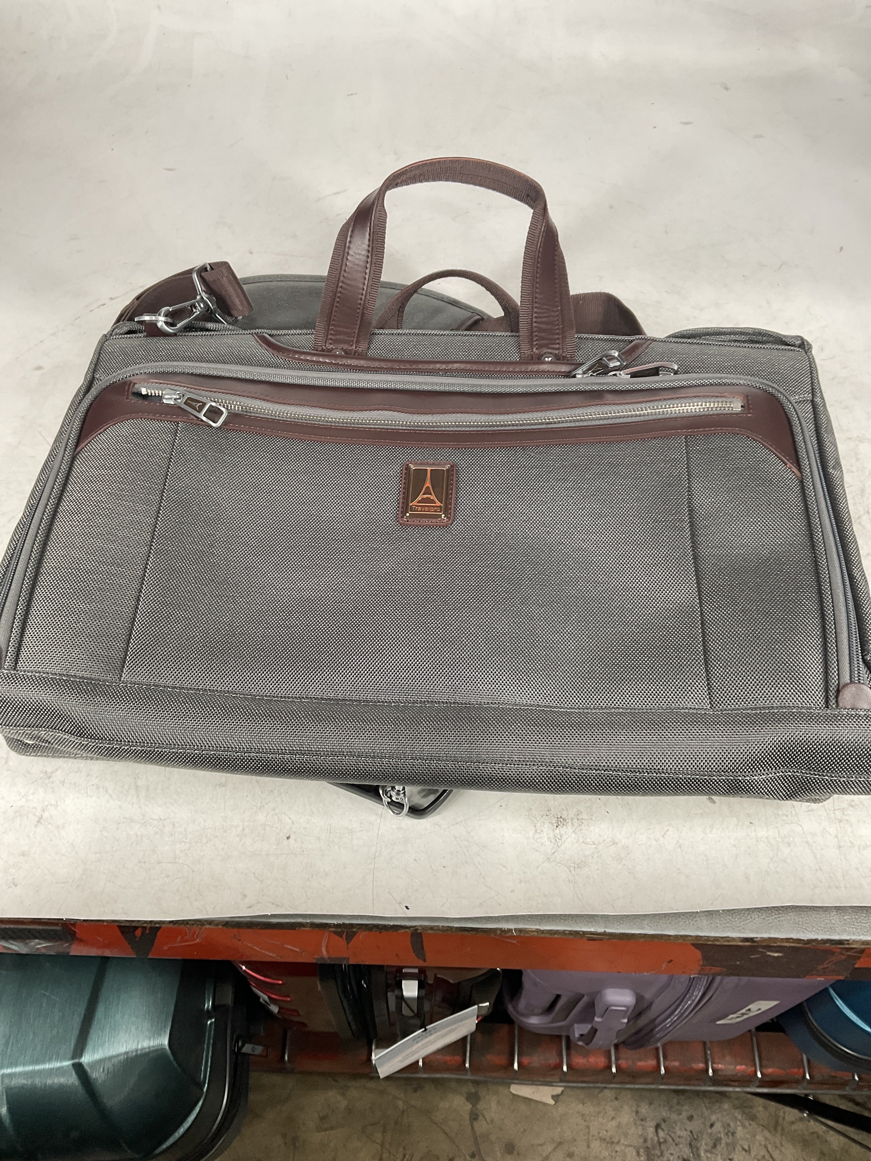 Travelpro Platinum Elite Tri-Fold Carry-On Garment Bag, Men and Women U2