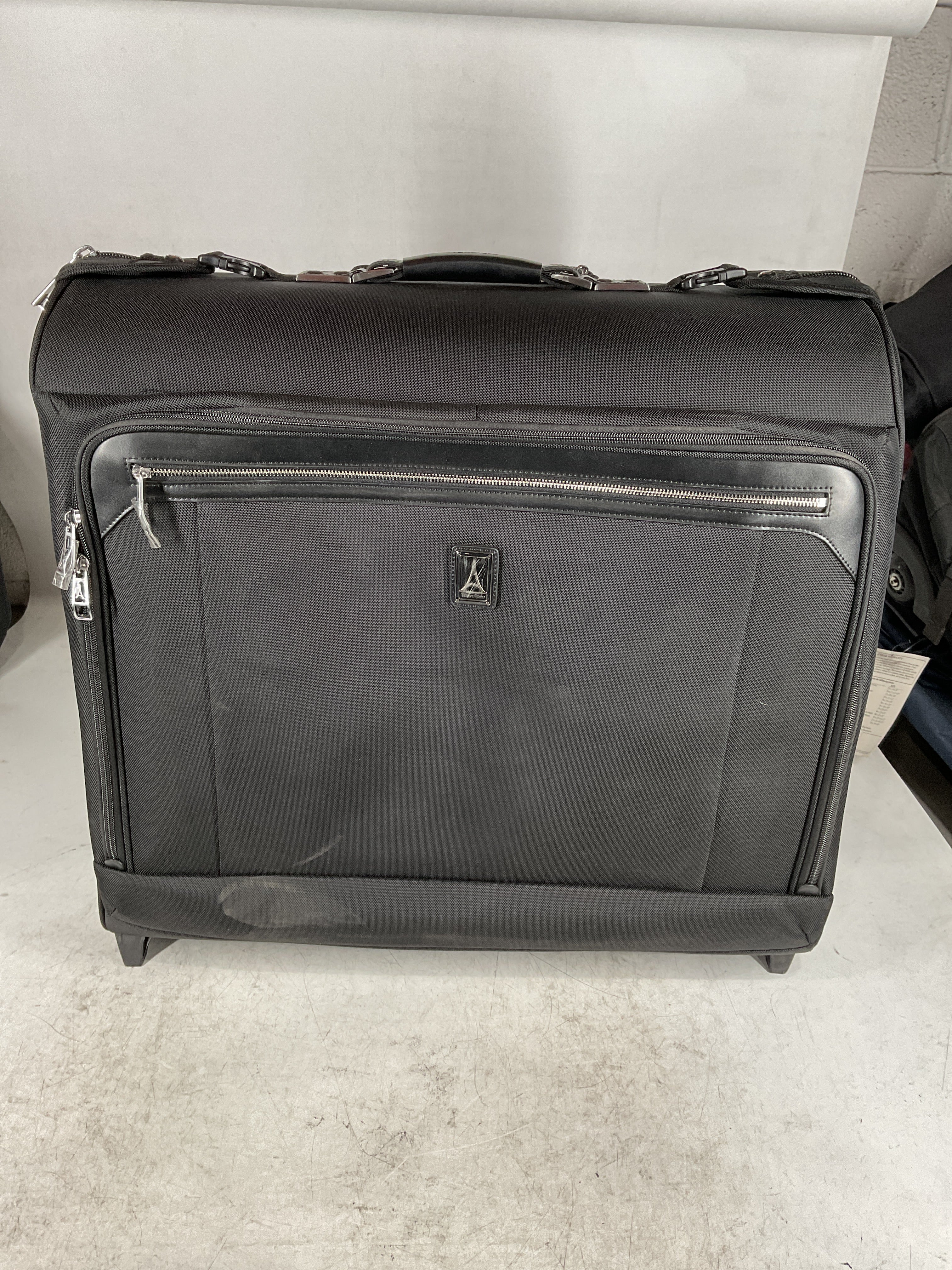 Travelpro Platinum Elite 50" Rolling Garment Bag Shadow Black One Size U2