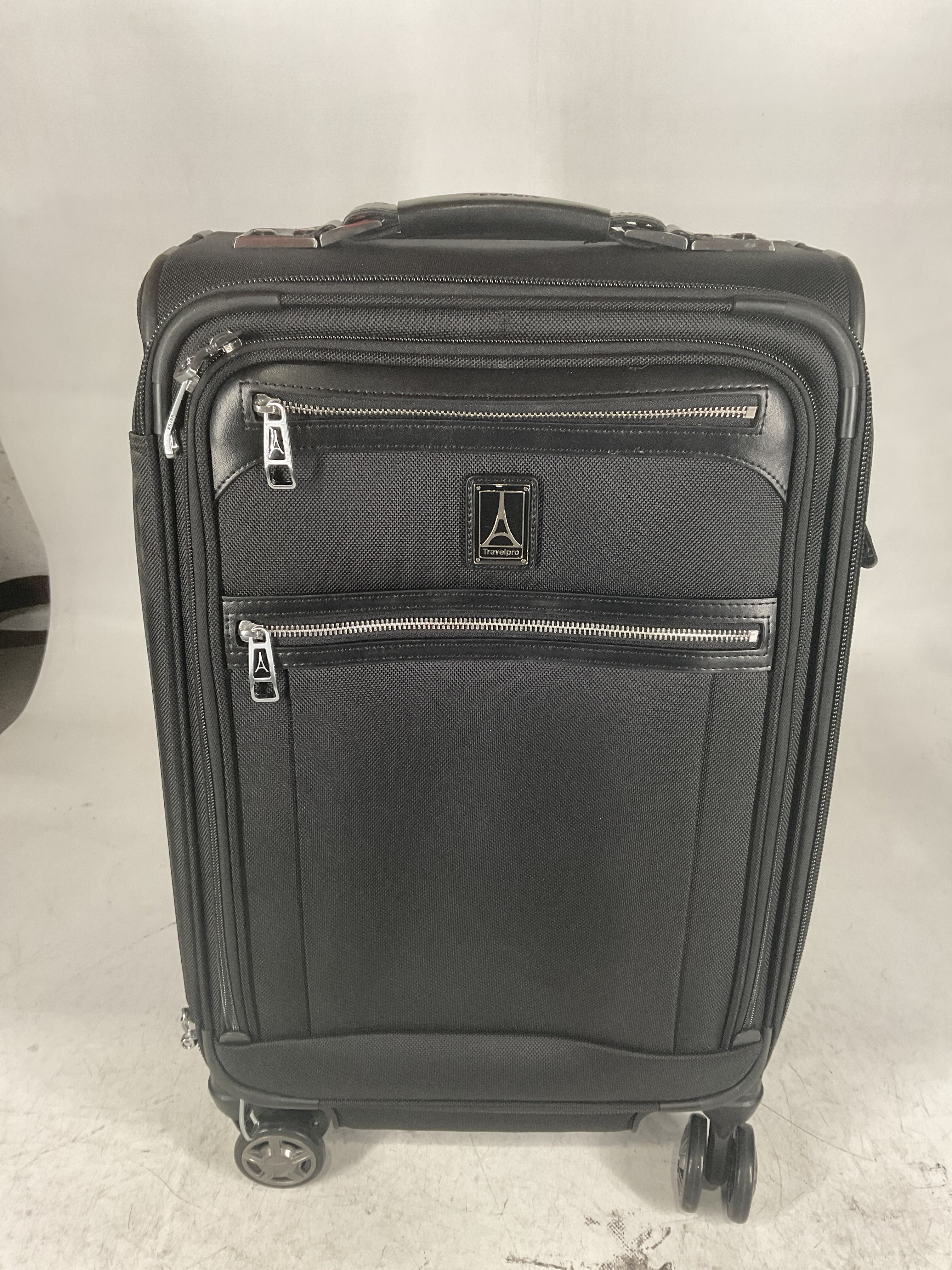 Travelpro Platinum Elite Softside Expandable Luggage, 8 Wheel Spinner Suitcase, USB Port, Suiter, Men and Women U10