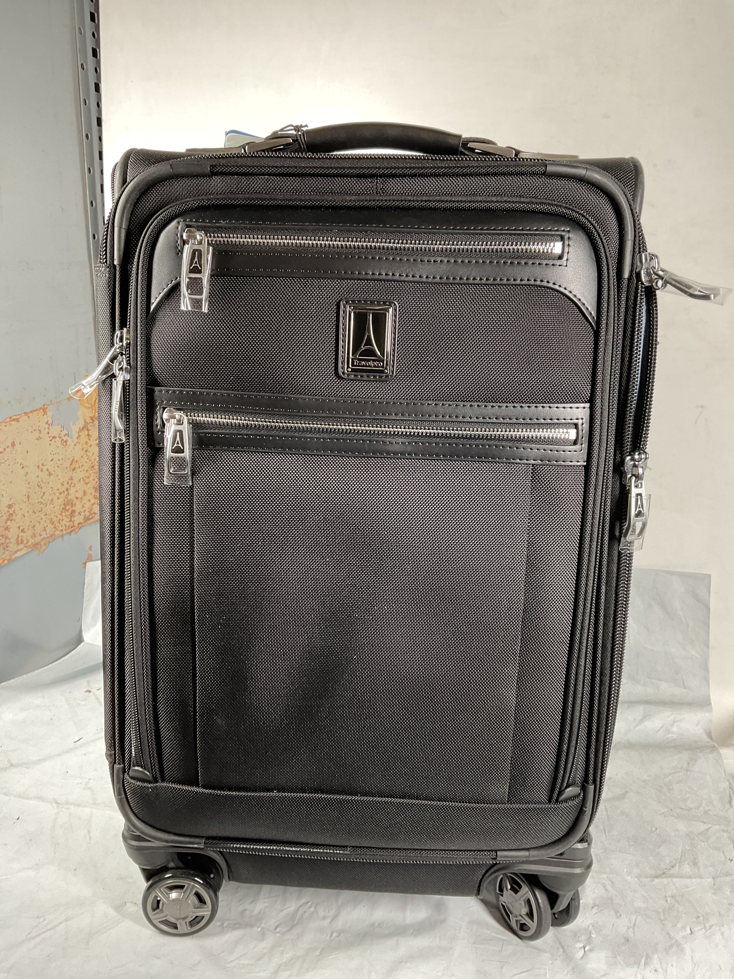 Travelpro Platinum Elite Softside Expandable Carry on Luggage, 8 Wheel Spinner Suitcase, USB Port, Suiter, Men and Women, Carry On 21-Inch ( Shadow Black , Carry-On 21-Inch ) Shadow Black Carry On 21 Inch U34