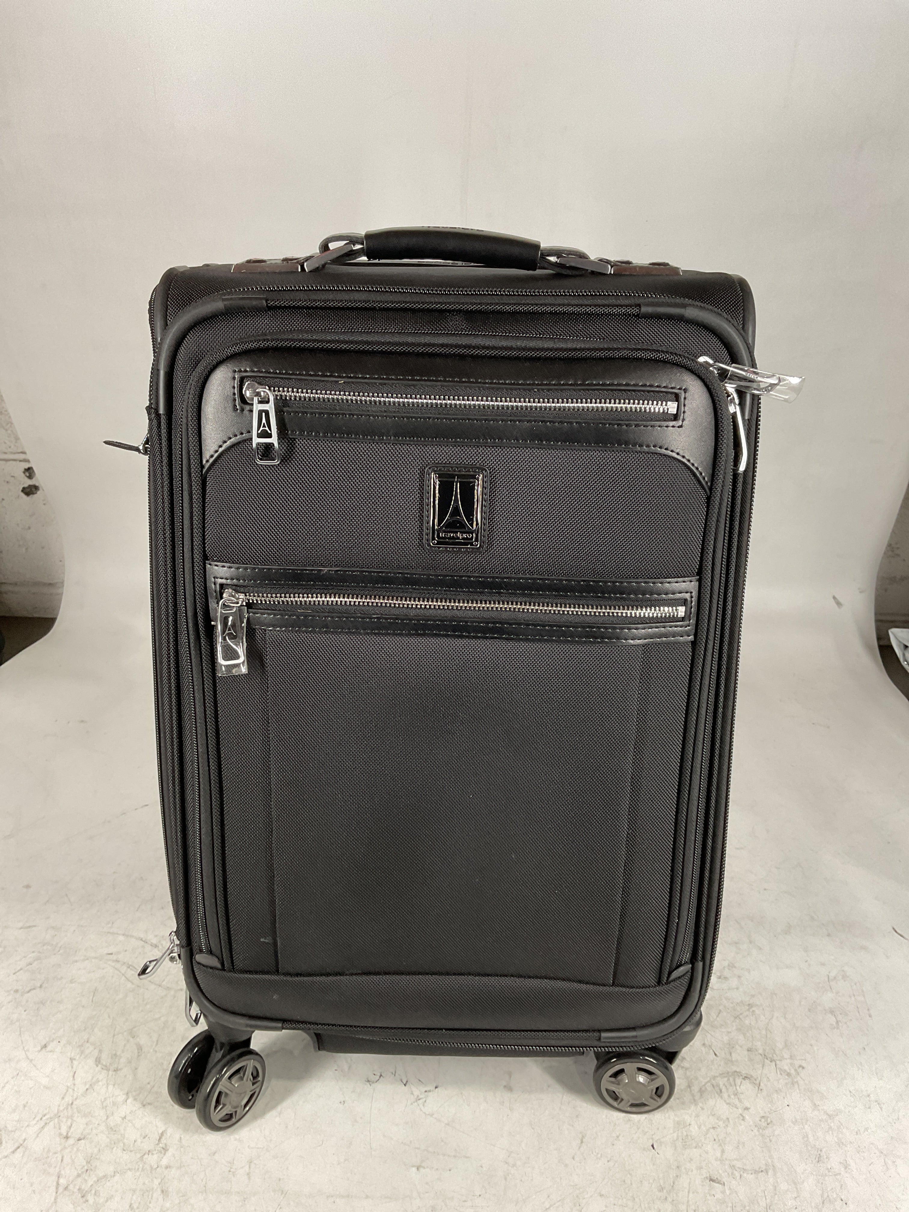 Travelpro Platinum Elite Softside Expandable Luggage, 8 Wheel Spinner Suitcase, USB Port, Suiter, Men and Women U9