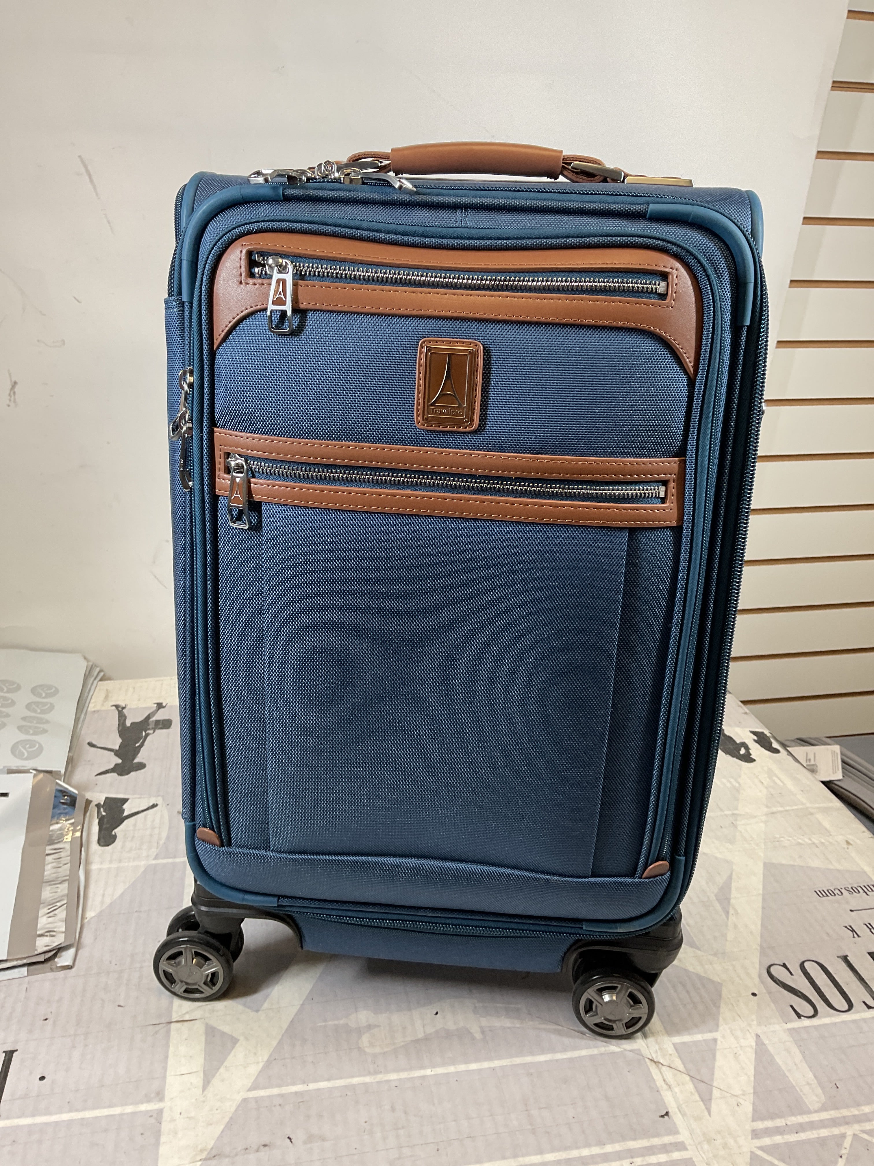 Travelpro Platinum Elite Softside Expandable Carry on Luggage, 8 Wheel Spinner Suitcase, USB Port, Suiter, Men and Women, Carry On 21-Inch ( Coastal Blue , Carry-On 21-Inch ) Coastal Blue Carry On 21 Inch U10