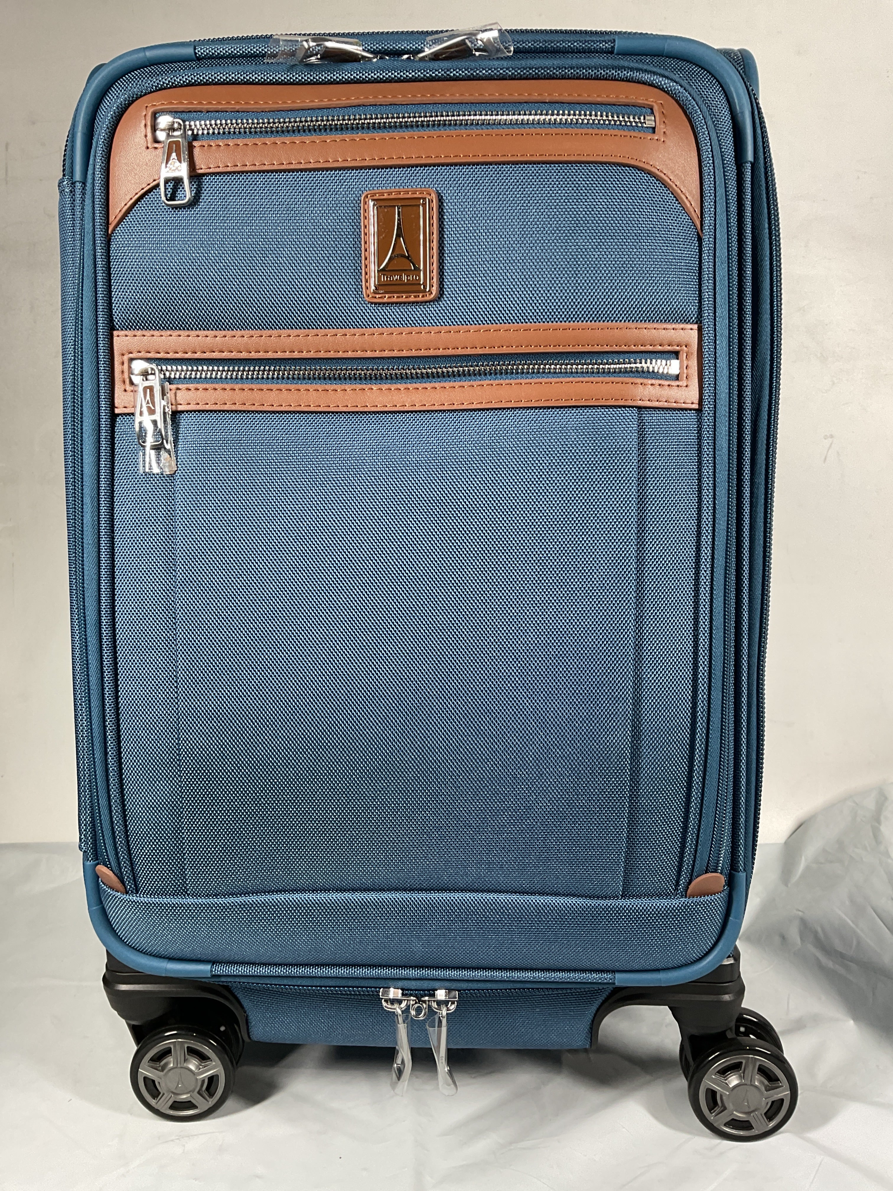 Travelpro Platinum Elite Softside Expandable Checked Luggage, 8 Wheel Spinner Large Suitcase, TSA Lock, Men and Women ( Coastal Blue , Carry-On 21-Inch ) Coastal Blue Carry On 21 Inch U4