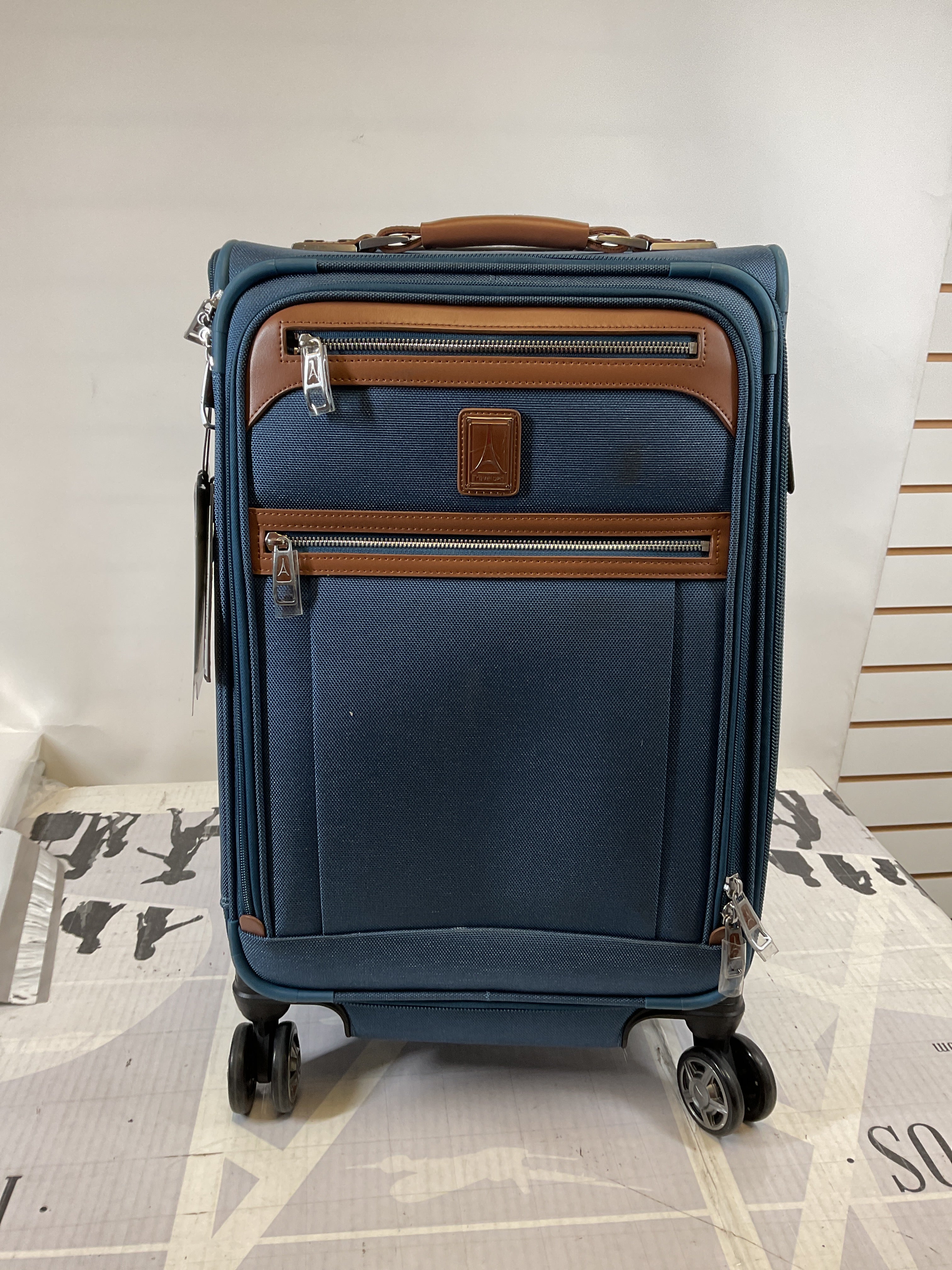 Travelpro Platinum Elite Softside Expandable Carry on Luggage, 8 Wheel Spinner Suitcase, USB Port, Suiter, Men and Women, Carry On 21-Inch ( Coastal Blue , Carry-On 21-Inch ) Coastal Blue Carry On 21 Inch U7