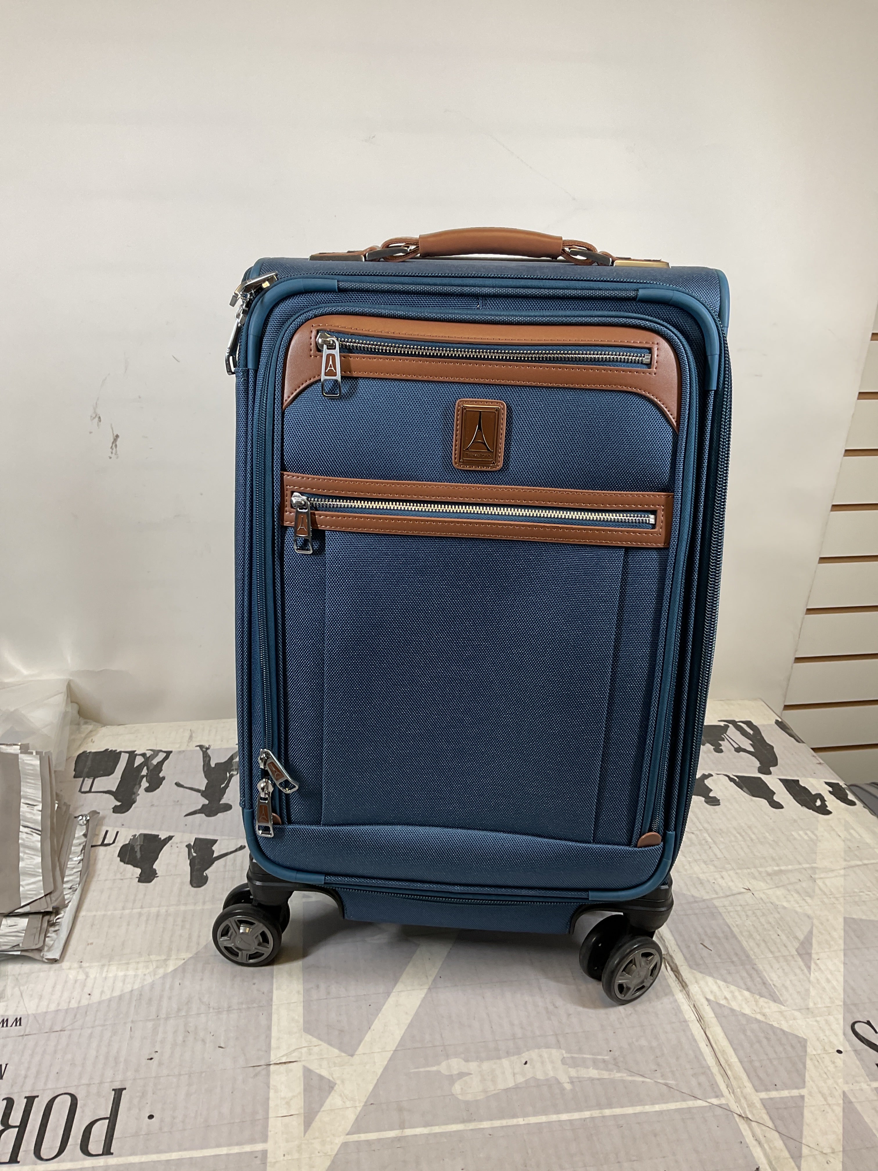 Travelpro Platinum Elite Softside Expandable Carry on Luggage, 8 Wheel Spinner Suitcase, USB Port, Suiter, Men and Women, Carry On 21-Inch ( Coastal Blue , Carry-On 21-Inch ) Coastal Blue Carry On 21 Inch U9