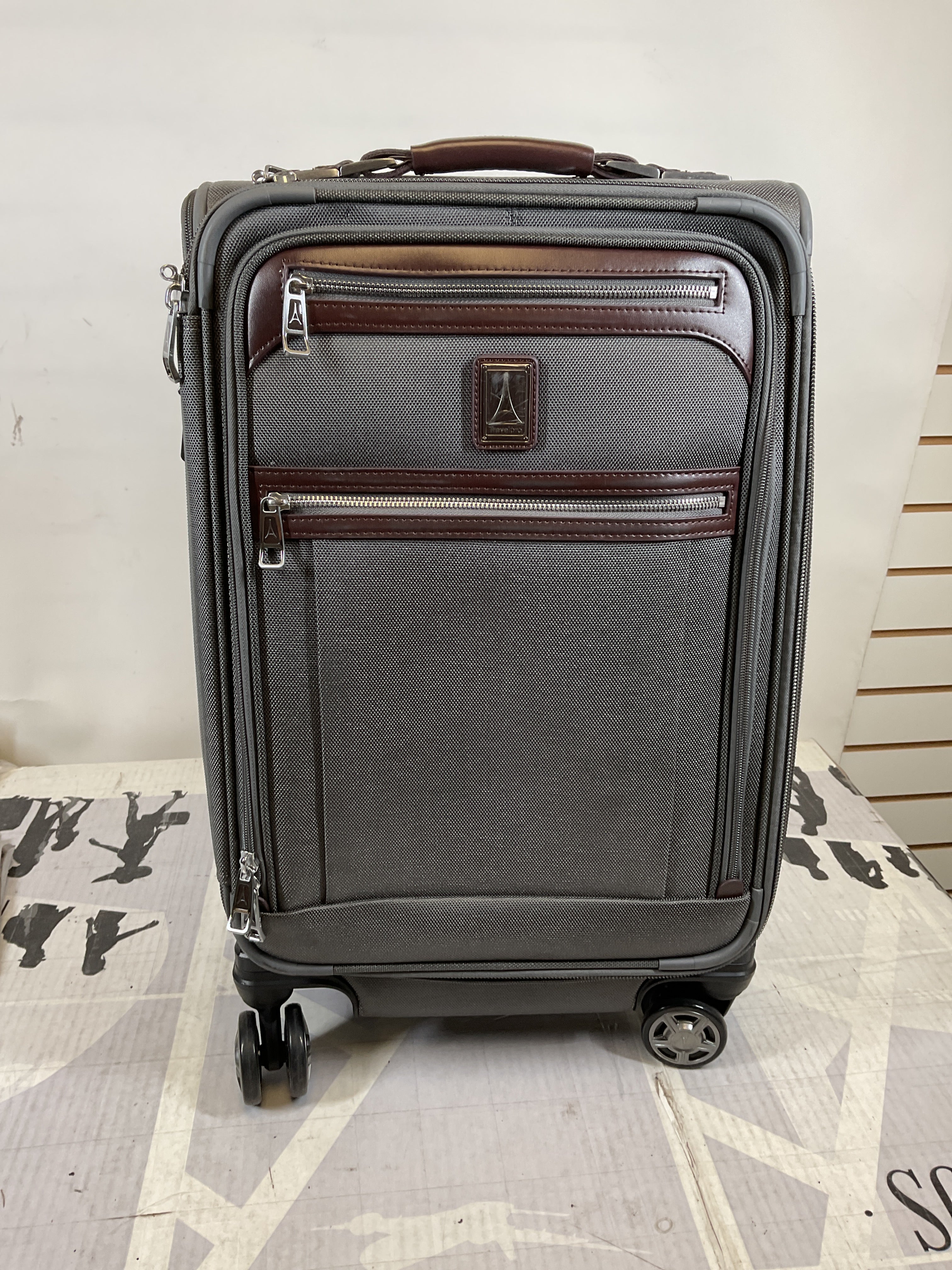 Travelpro Platinum Elite Softside Expandable Carry on Luggage, 8 Wheel Spinner Suitcase, USB Port, Suiter, Men and Women, Carry On 21-Inch ( Vintage Grey , Carry-On 21-Inch ) Vintage Grey Carry On 21 Inch U12