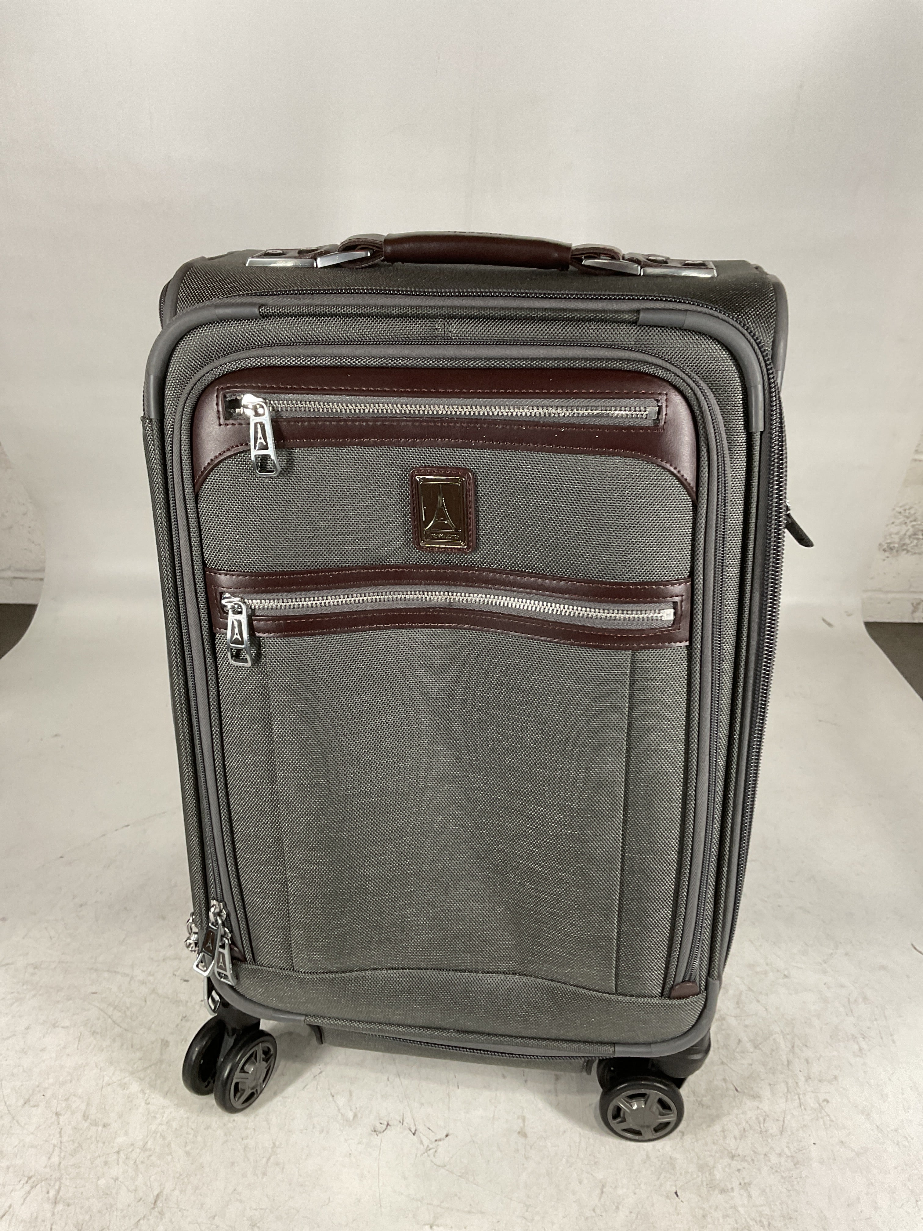 Travelpro Platinum Elite Softside Expandable Luggage, 8 Wheel Spinner Suitcase, USB Port, Suiter, Men and Women U2