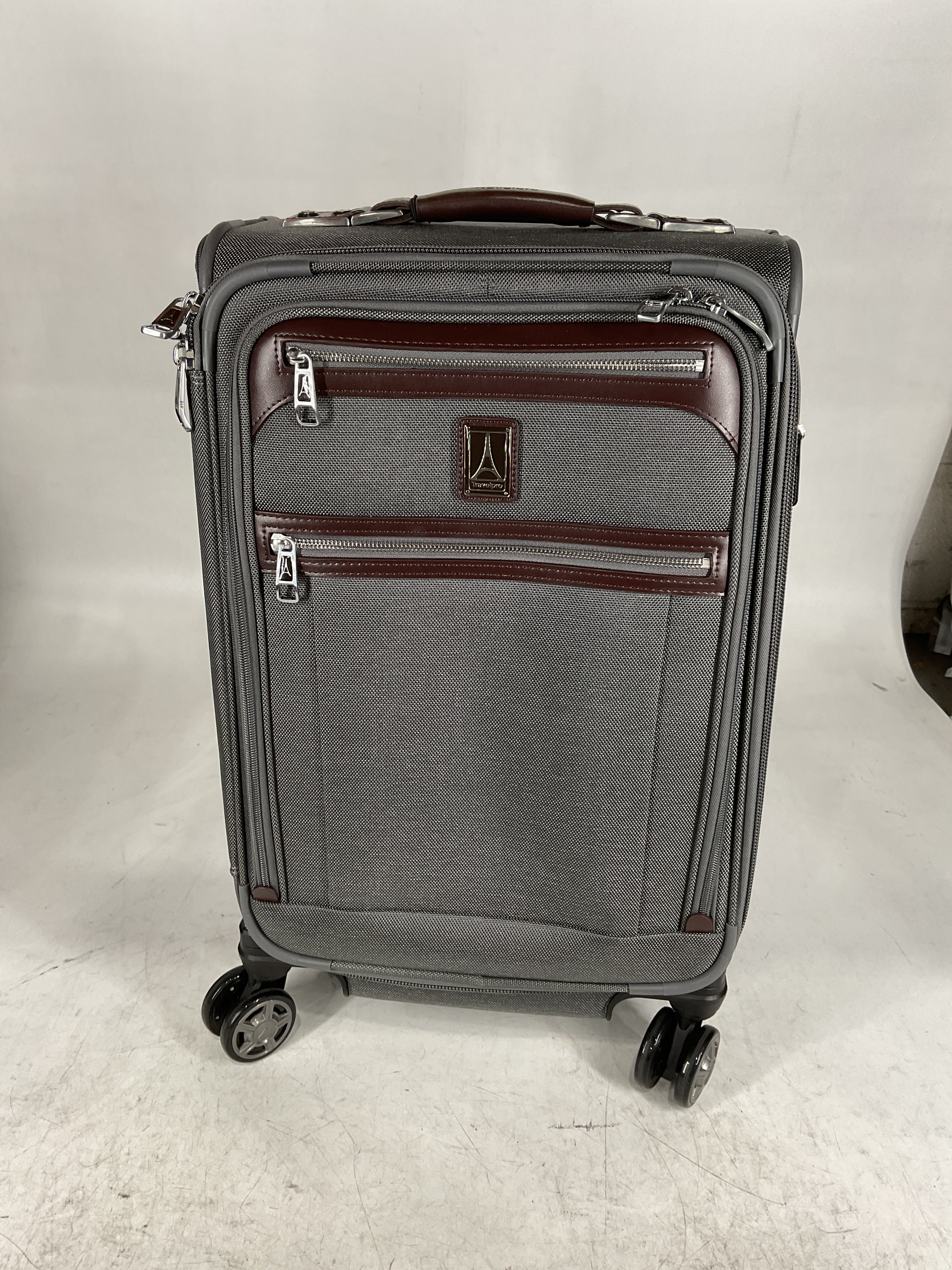 Travelpro Platinum Elite Softside Expandable Luggage, 8 Wheel Spinner Suitcase, USB Port, Suiter, Men and Women U3