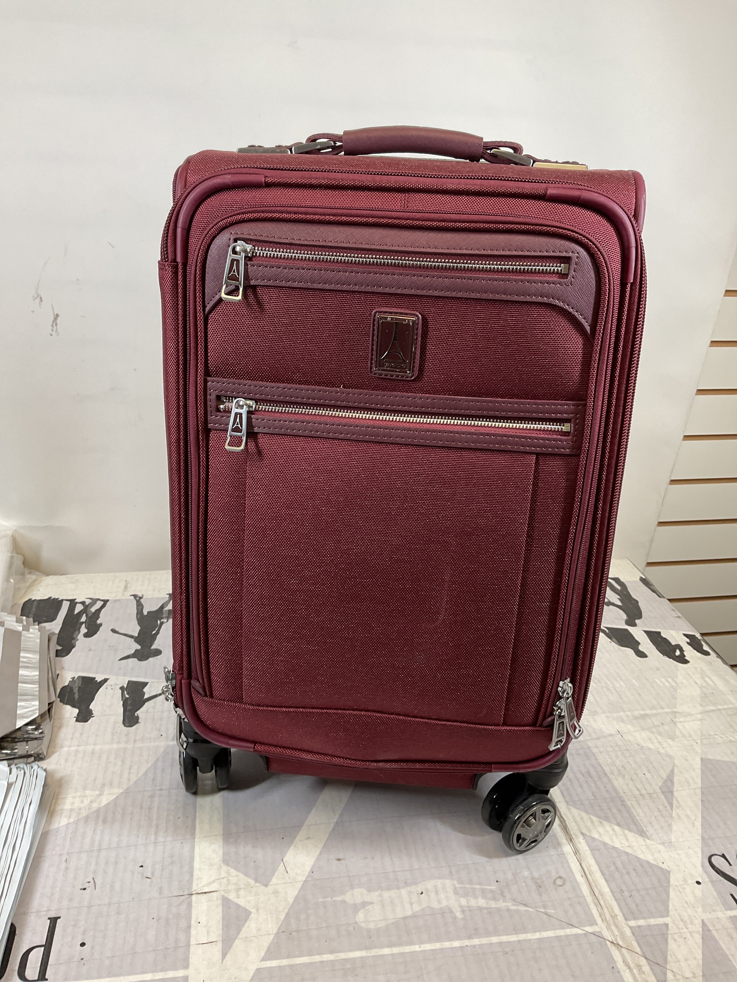 Travelpro Platinum Elite Softside Expandable Carry on Luggage, 8 Wheel Spinner Suitcase, USB Port, Suiter, Men and Women, Carry On 21-Inch ( Bordeaux Red , Carry-On 21-Inch ) Bordeaux Red Carry On 21 Inch U10