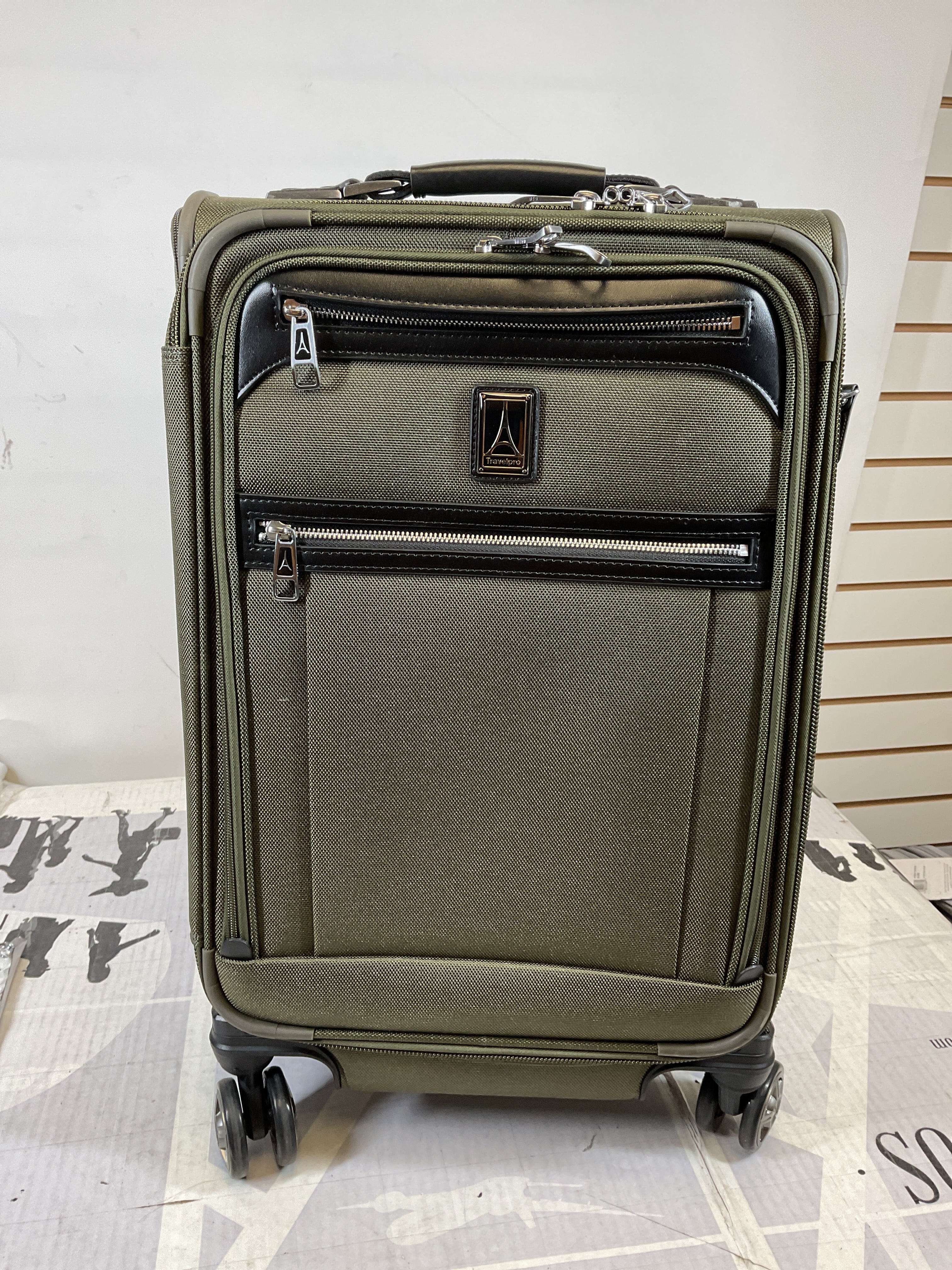 Travelpro Platinum Elite Softside Expandable Carry on Luggage, 8 Wheel Spinner Suitcase, USB Port, Suiter, Men and Women, Carry On 21-Inch ( Pilot Green , Carry-On 21-Inch ) Pilot Green Carry On 21 Inch U7