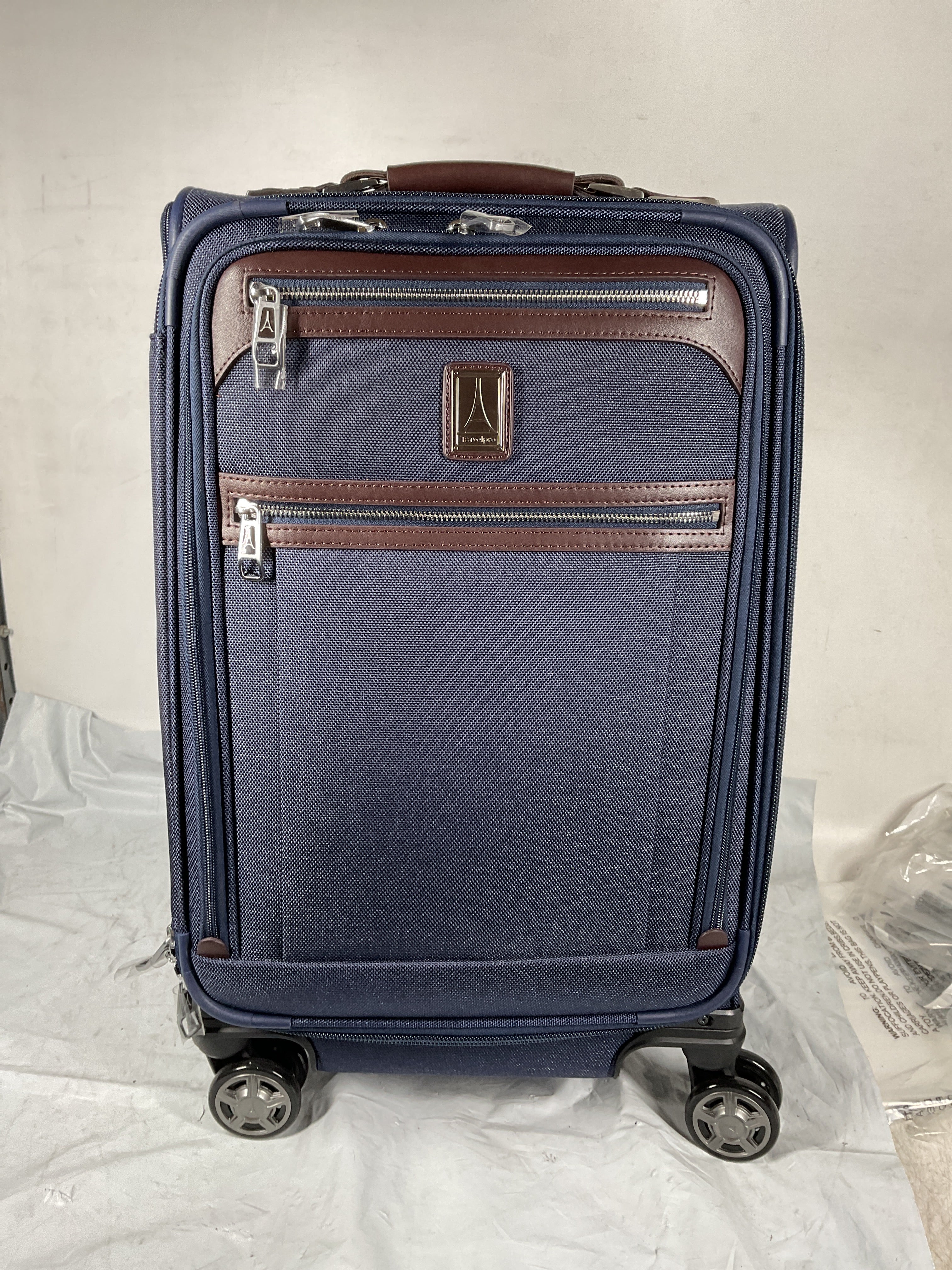Travelpro Platinum Elite Softside Expandable Carry on Luggage, 8 Wheel Spinner Suitcase, USB Port, Suiter, Men and Women, Carry On 21-Inch ( True Navy Blue , Carry-On 21-Inch ) True Navy Blue Carry On 21 Inch U10