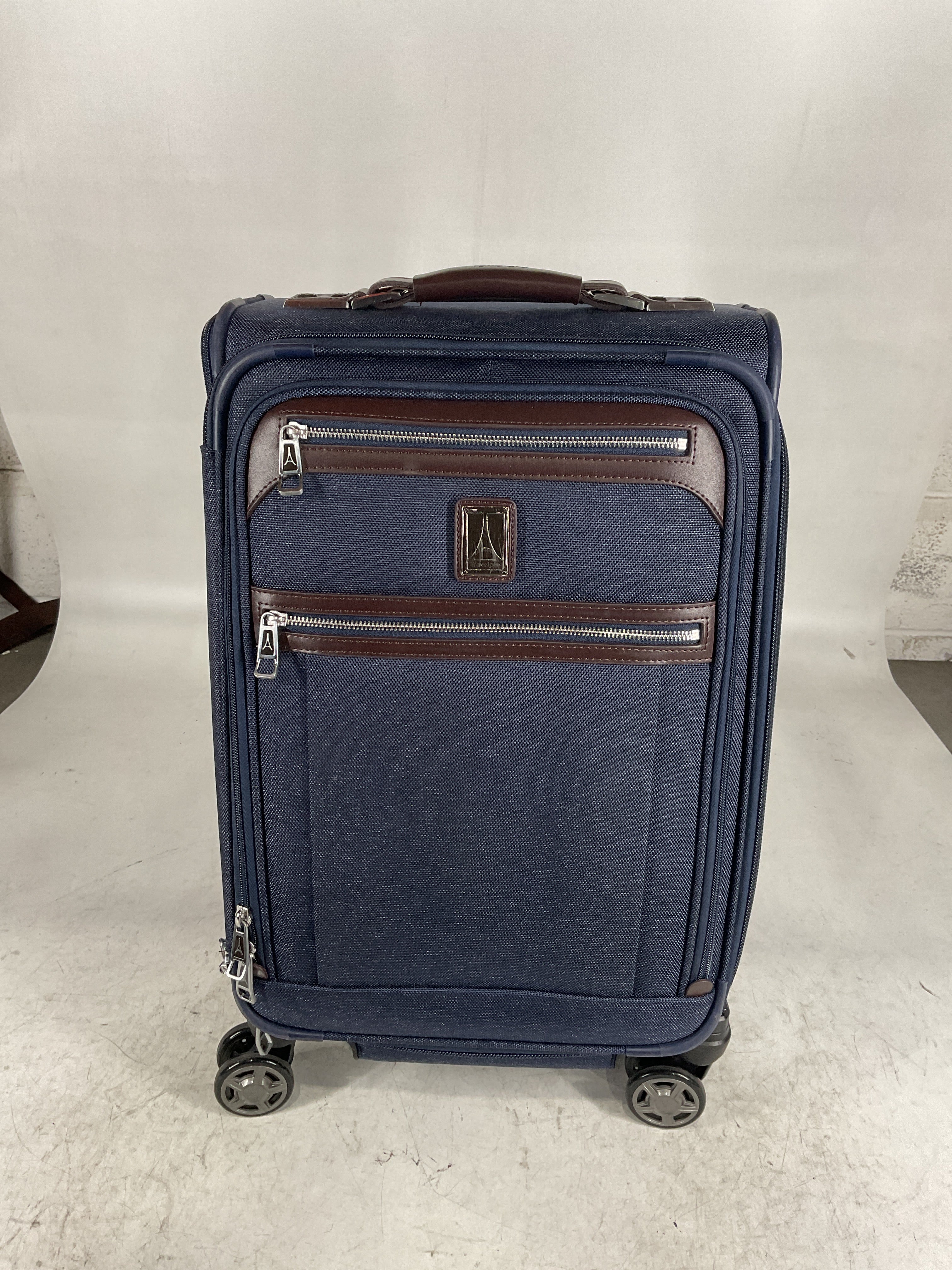 Travelpro Platinum Elite Softside Expandable Luggage, 8 Wheel Spinner Suitcase, USB Port, Suiter, Men and Women U3