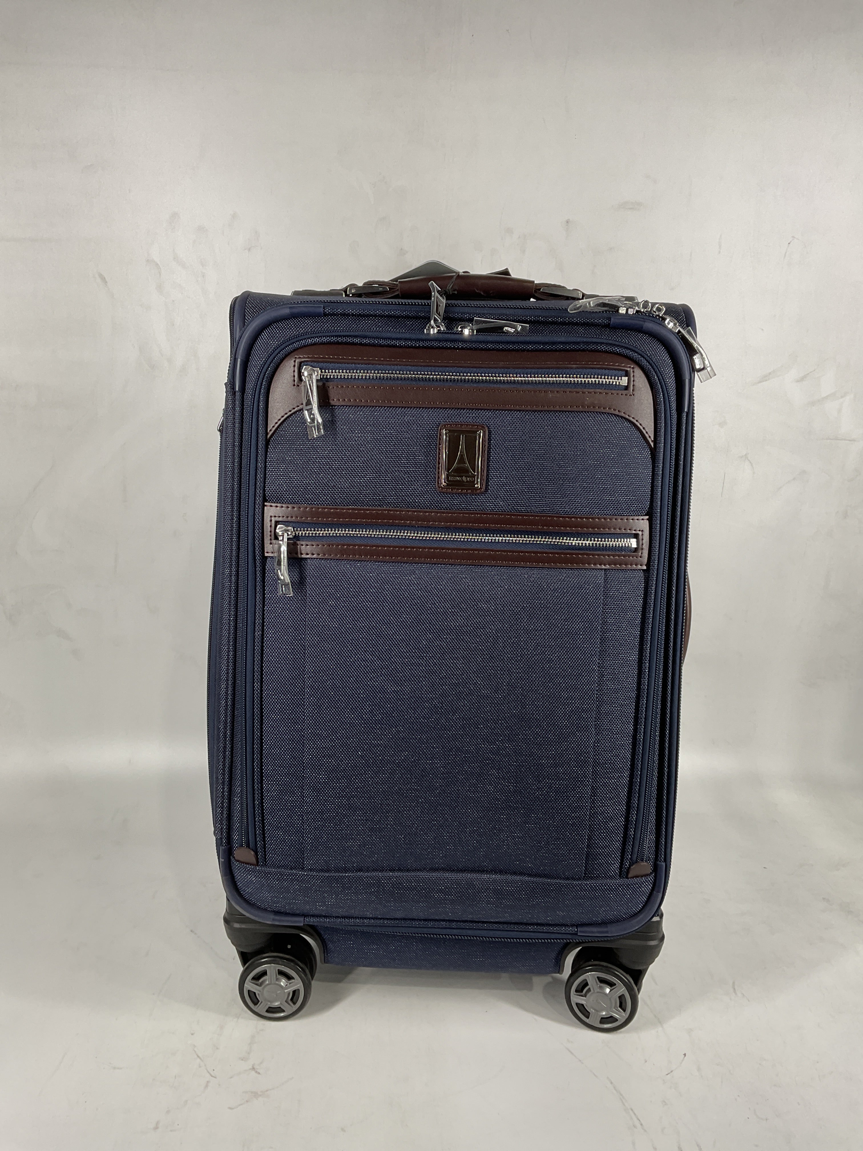 Travelpro Platinum Elite Softside Expandable Luggage, 8 Wheel Spinner Suitcase, USB Port, Suiter, Men and Women True Navy Carry On 21 Inch U4