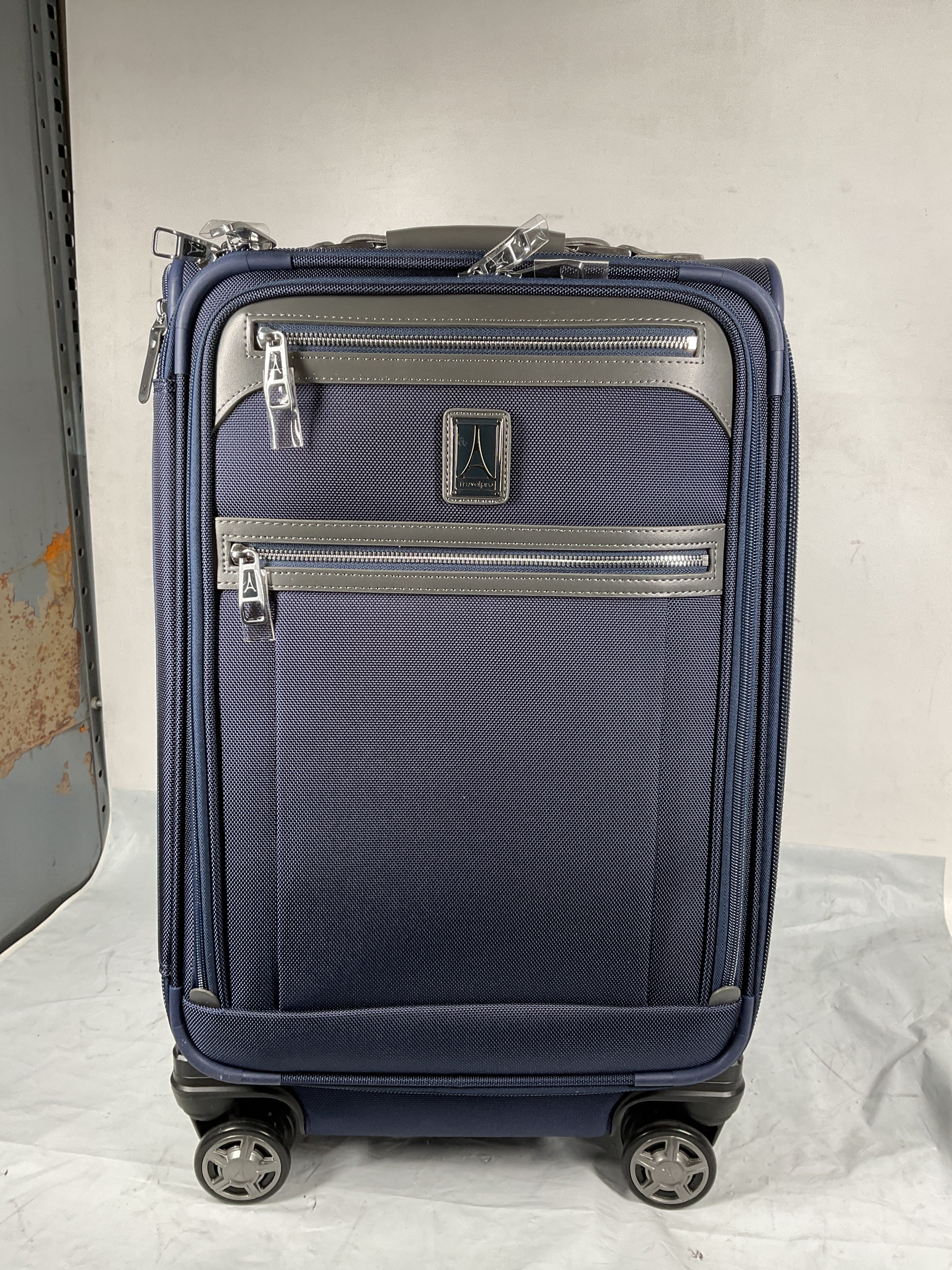 Travelpro Platinum Elite Softside Expandable Checked Luggage, 8 Wheel Spinner Large Suitcase, TSA Lock, Men and Women ( Dark Blue , Carry-On 21-Inch ) Dark Blue Carry On 21 Inch U12