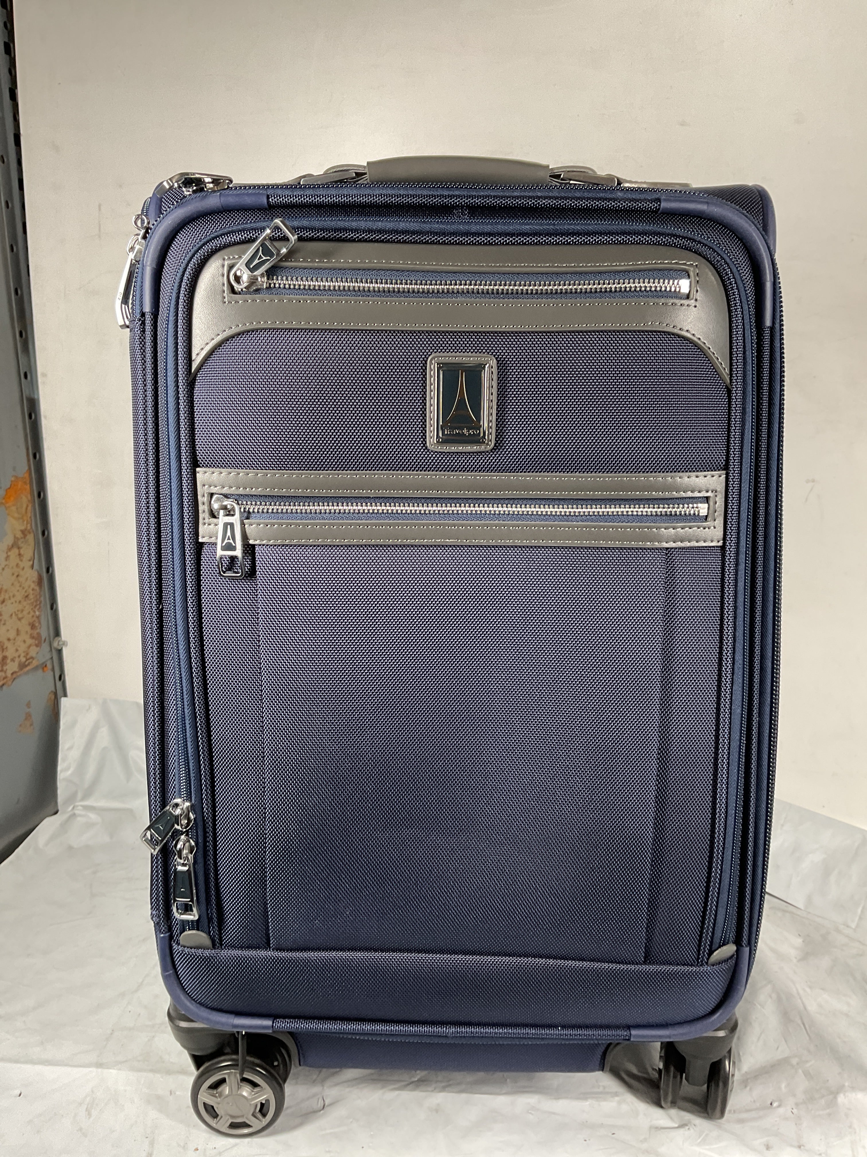 Travelpro Platinum Elite Softside Expandable Carry on Luggage, 8 Wheel Spinner Suitcase, USB Port, Suiter, Men and Women, Carry On 21-Inch ( Dark Blue , Carry-On 21-Inch ) Dark Blue Carry On 21 Inch U13