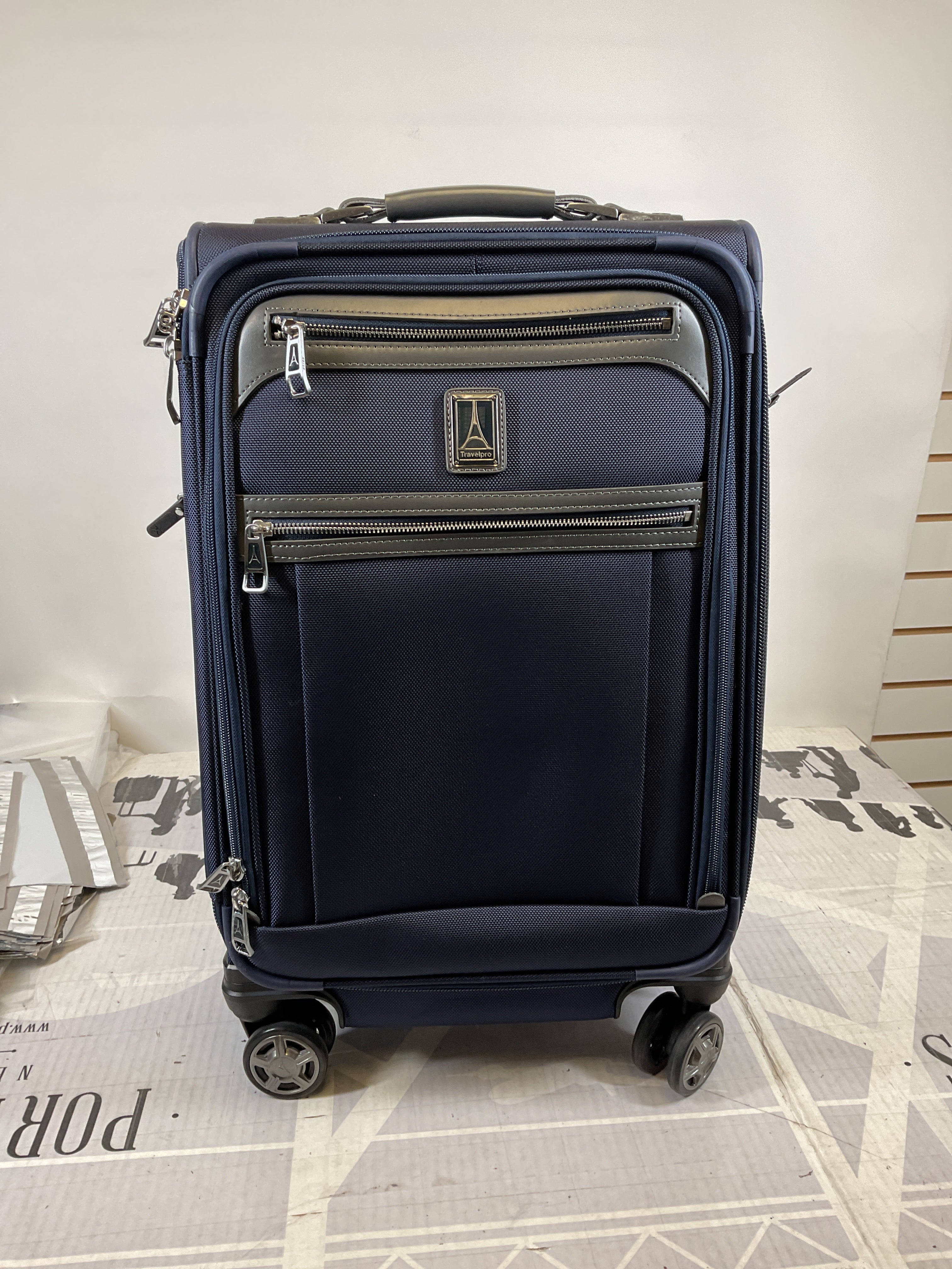 Travelpro Platinum Elite Softside Expandable Carry on Luggage, 8 Wheel Spinner Suitcase, USB Port, Suiter, Men and Women, Carry On 21-Inch ( Dark Blue , Carry-On 21-Inch ) Dark Blue Carry On 21 Inch U14