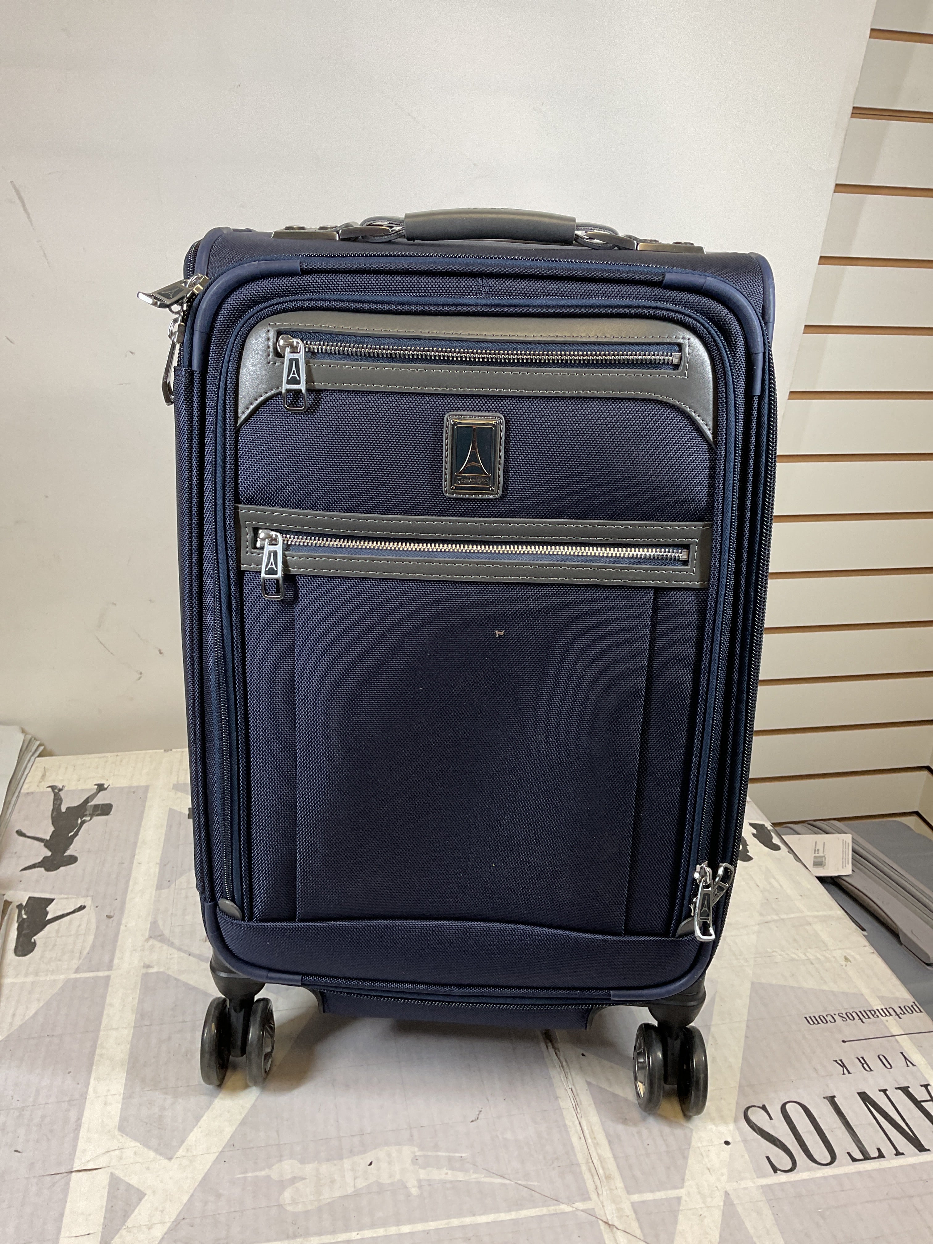 Travelpro Platinum Elite Softside Expandable Carry on Luggage, 8 Wheel Spinner Suitcase, USB Port, Suiter, Men and Women, Carry On 21-Inch ( Dark Blue , Carry-On 21-Inch ) Dark Blue Carry On 21 Inch U15