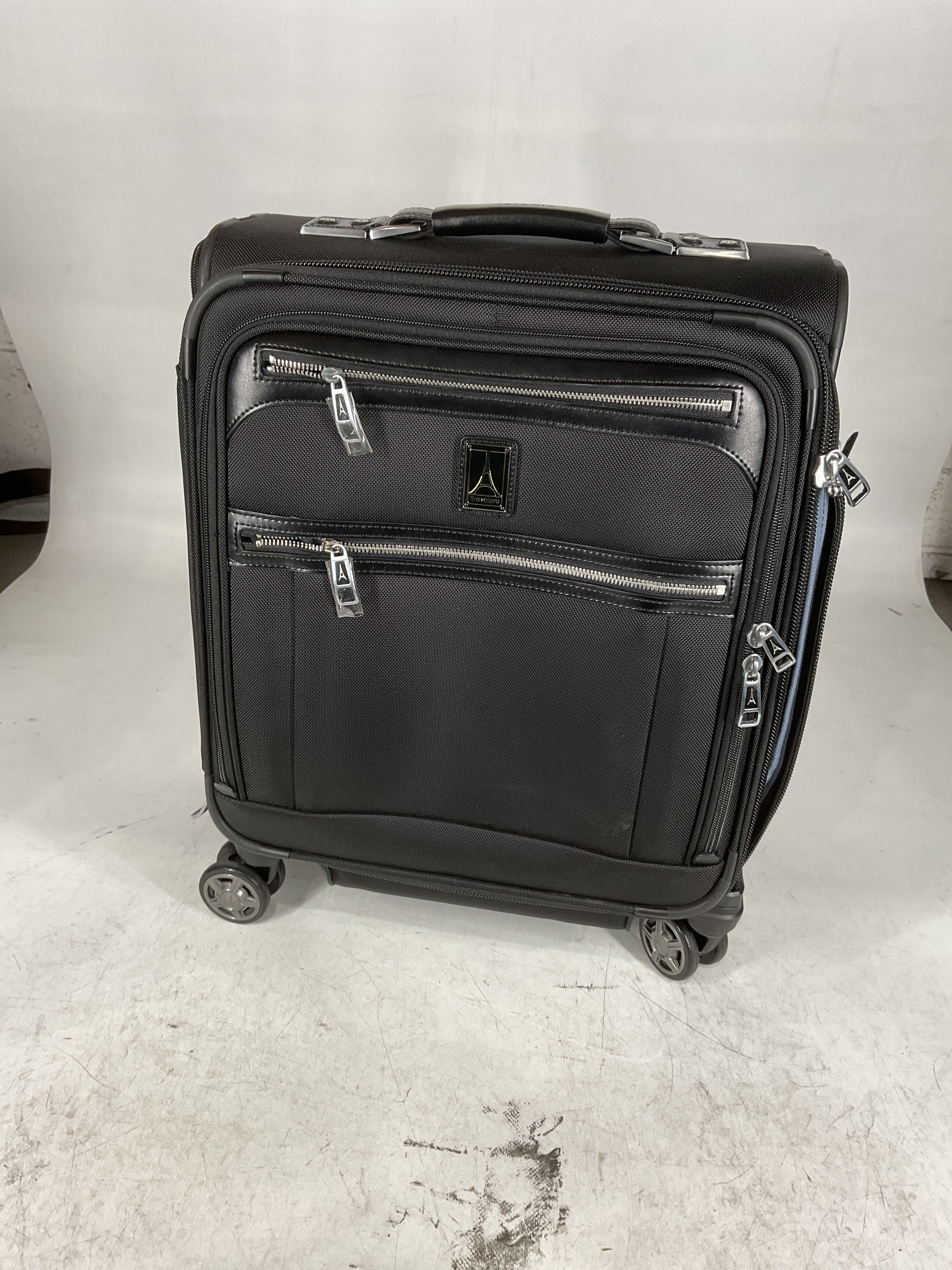 Travelpro Platinum Elite Softside Expandable Luggage, 8 Wheel Spinner Suitcase, USB Port, Suiter, Men and Women U11