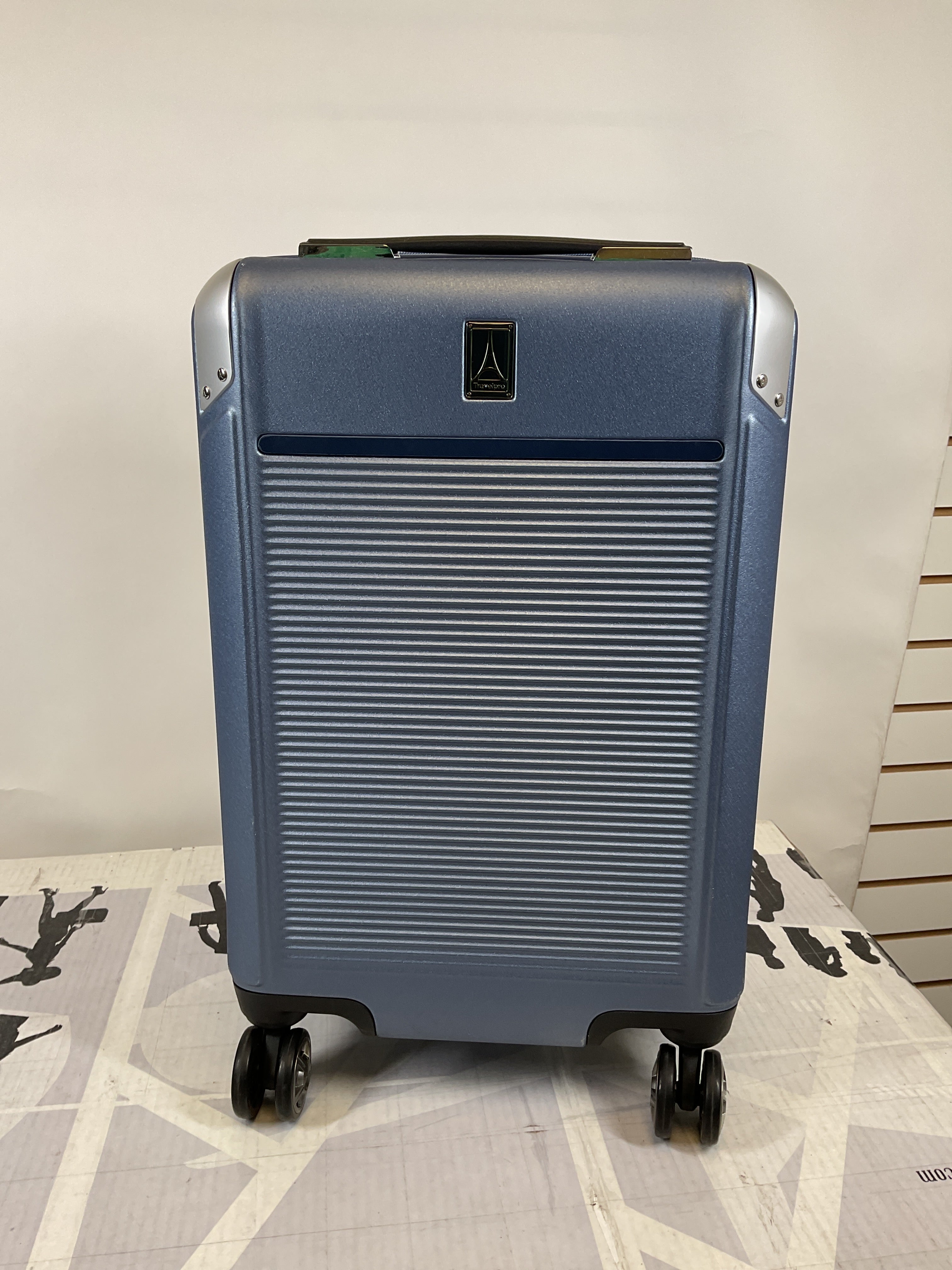 Travelpro Platinum Elite Hardside Expandable Spinner Wheel Luggage TSA Lock Hard Shell Polycarbonate Suitcase ( Dark Sky Blue , Carry-on 21-Inch ) Dark Sky Blue Carry On 21 Inch U5