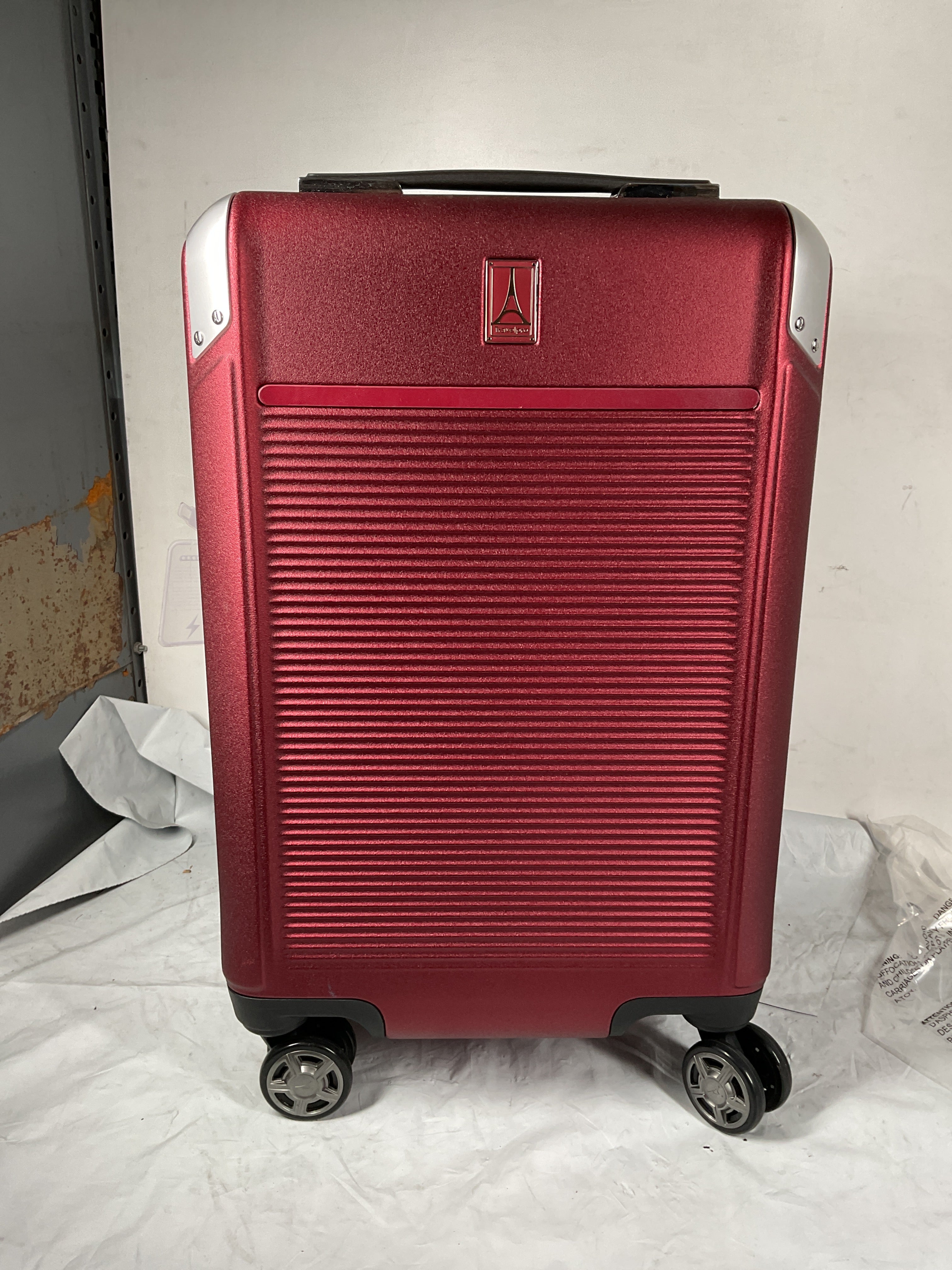 Travelpro Platinum Elite Hardside Expandable Spinner Wheel Luggage TSA Lock Hard Shell Polycarbonate Suitcase ( Daring Red , Carry-on 21-Inch ) Daring Red Carry On 21 Inch U1