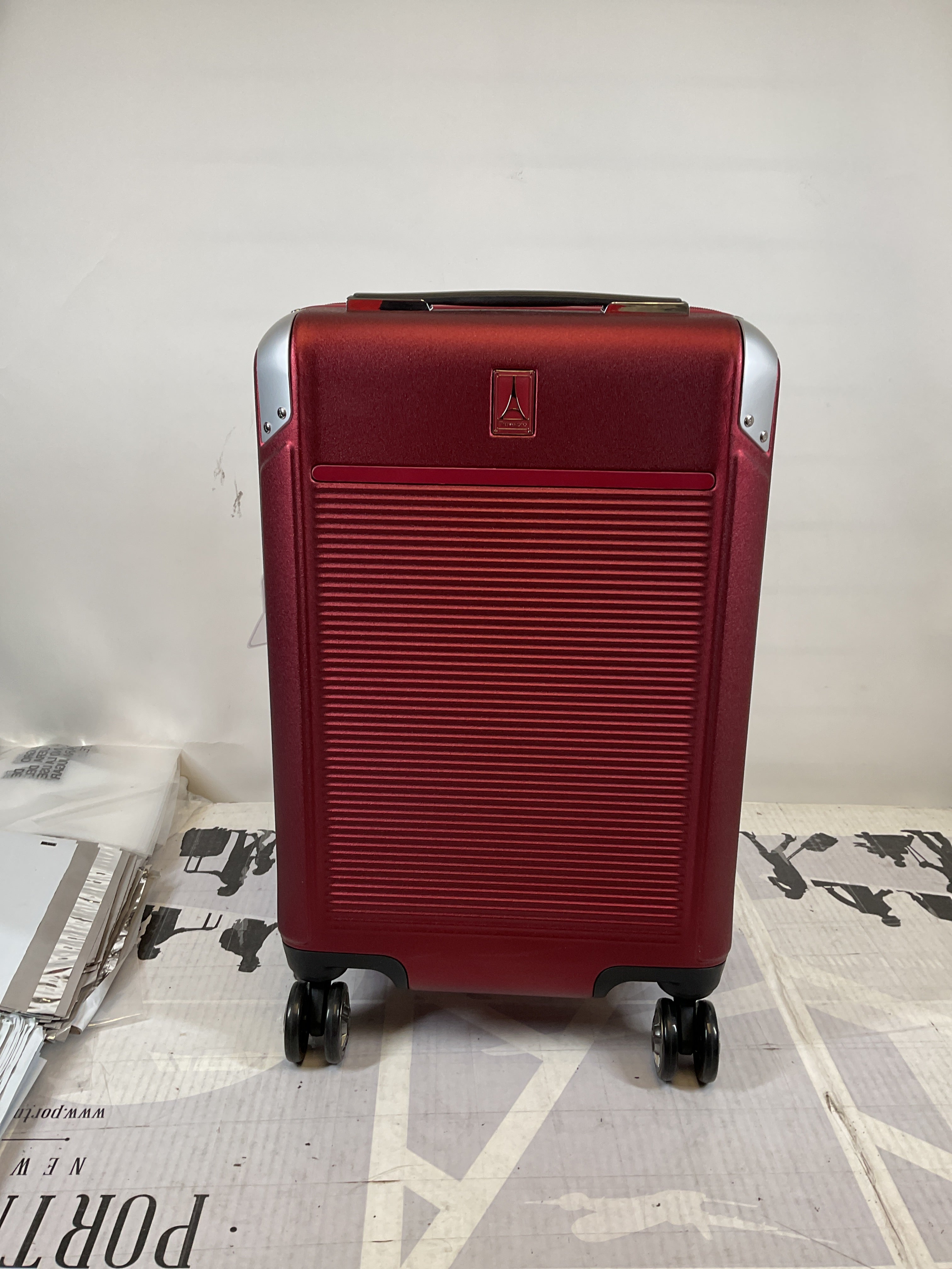 Travelpro Platinum Elite Hardside Expandable Spinner Wheel Luggage TSA Lock Hard Shell Polycarbonate Suitcase ( Daring Red , Carry-on 21-Inch ) Daring Red Carry On 21 Inch U2