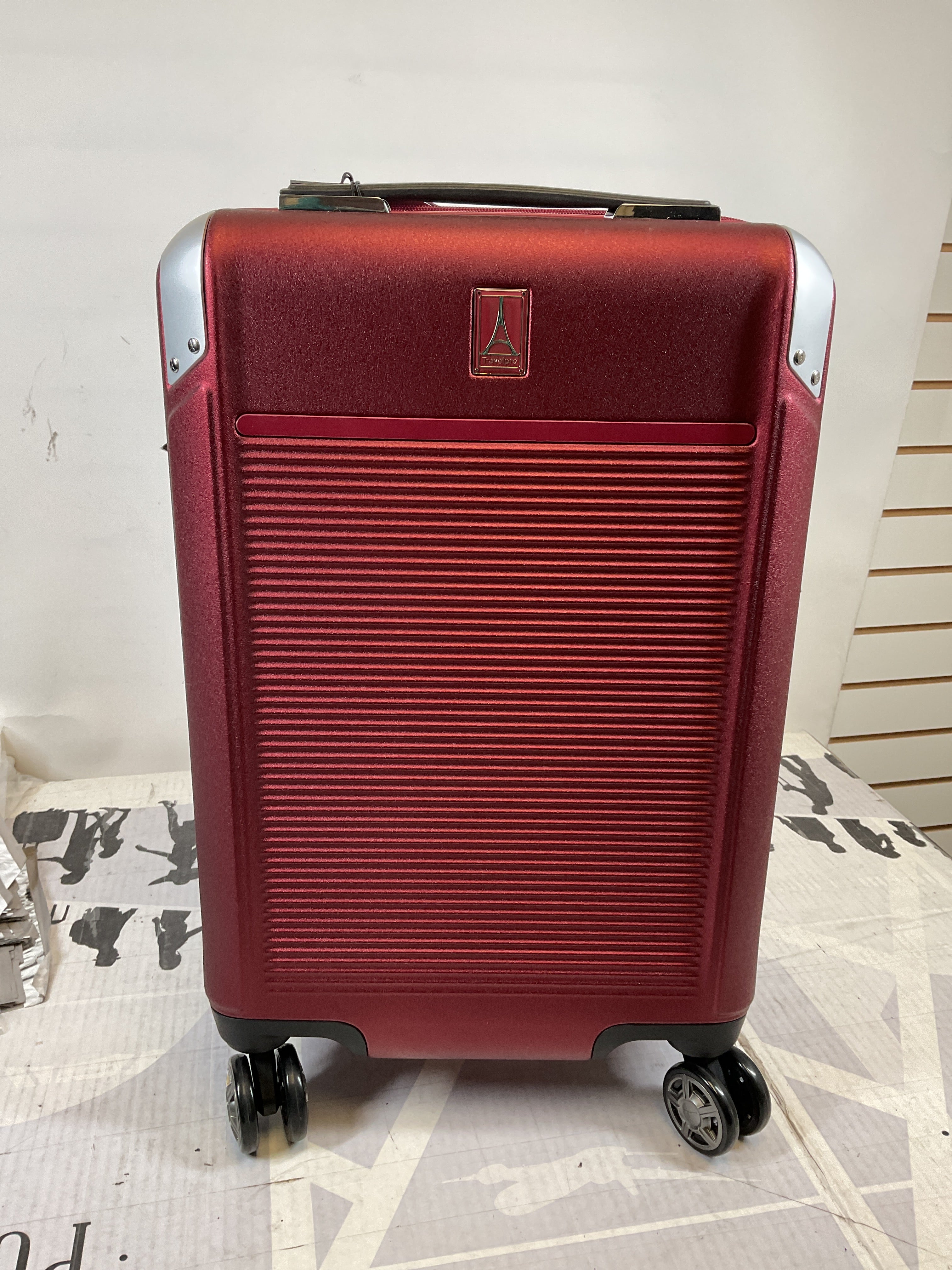 Travelpro Platinum Elite Hardside Expandable Spinner Wheel Luggage TSA Lock Hard Shell Polycarbonate Suitcase ( Daring Red , Carry-on 21-Inch ) Daring Red Carry On 21 Inch U3