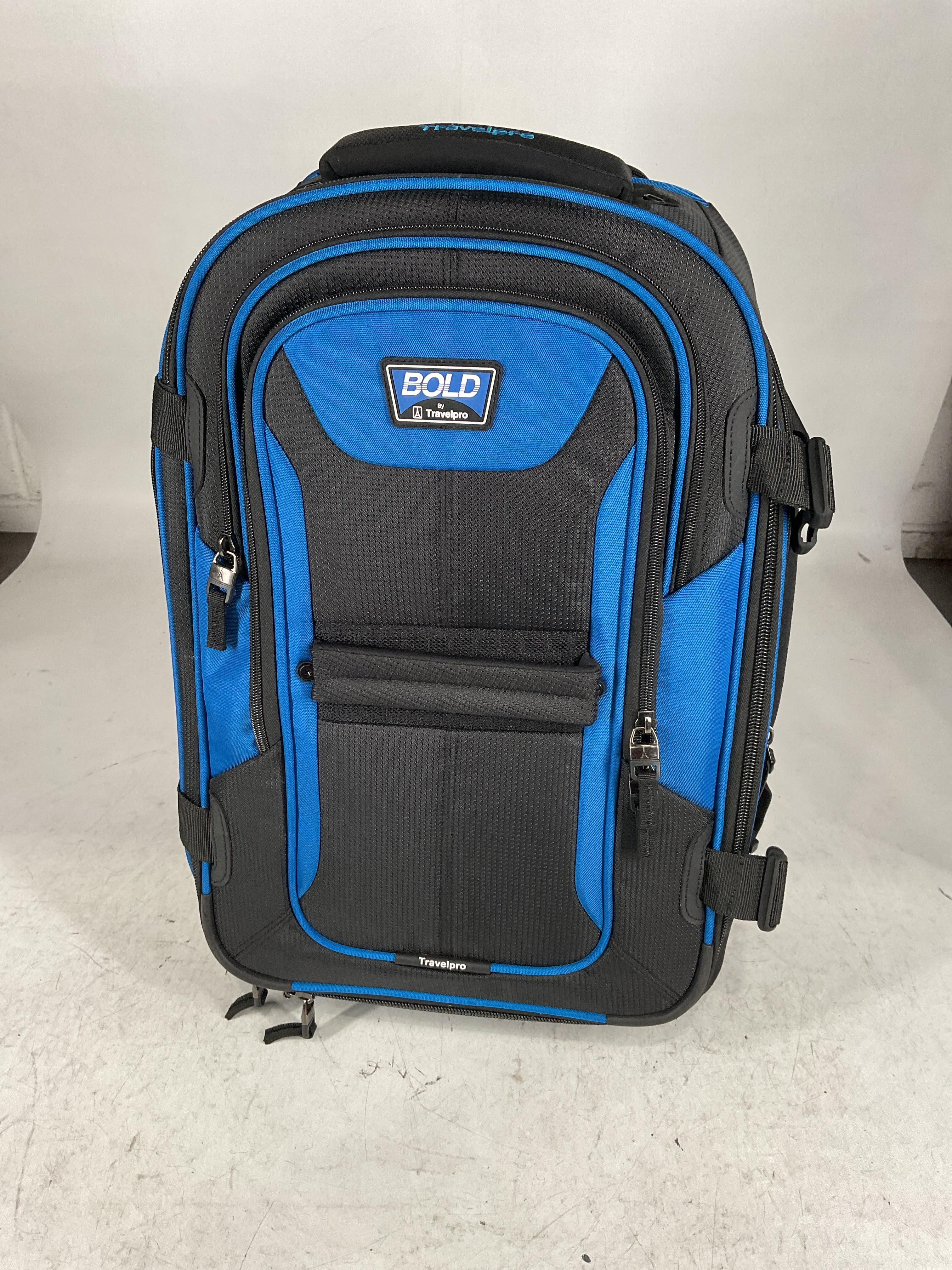 Travelpro Unisex-Adult Bold Softside Expandable Rollaboard Upright Luggage U2