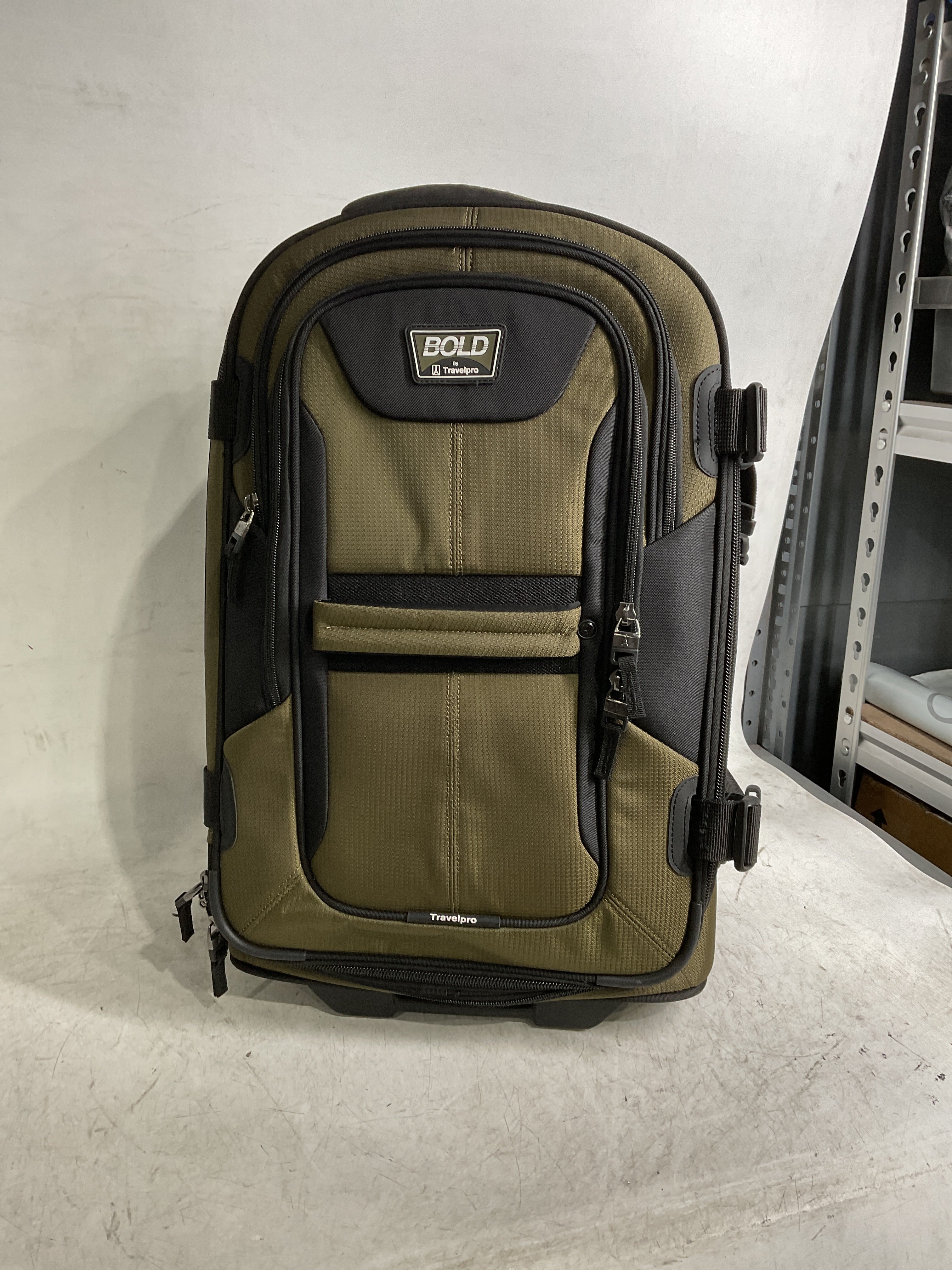 Travelpro Unisex-Adult Bold Softside Expandable Rollaboard Upright Luggage ( Olive/Black , Carry-On 22-Inch ) Olive/Black Carry On 22 Inch U6